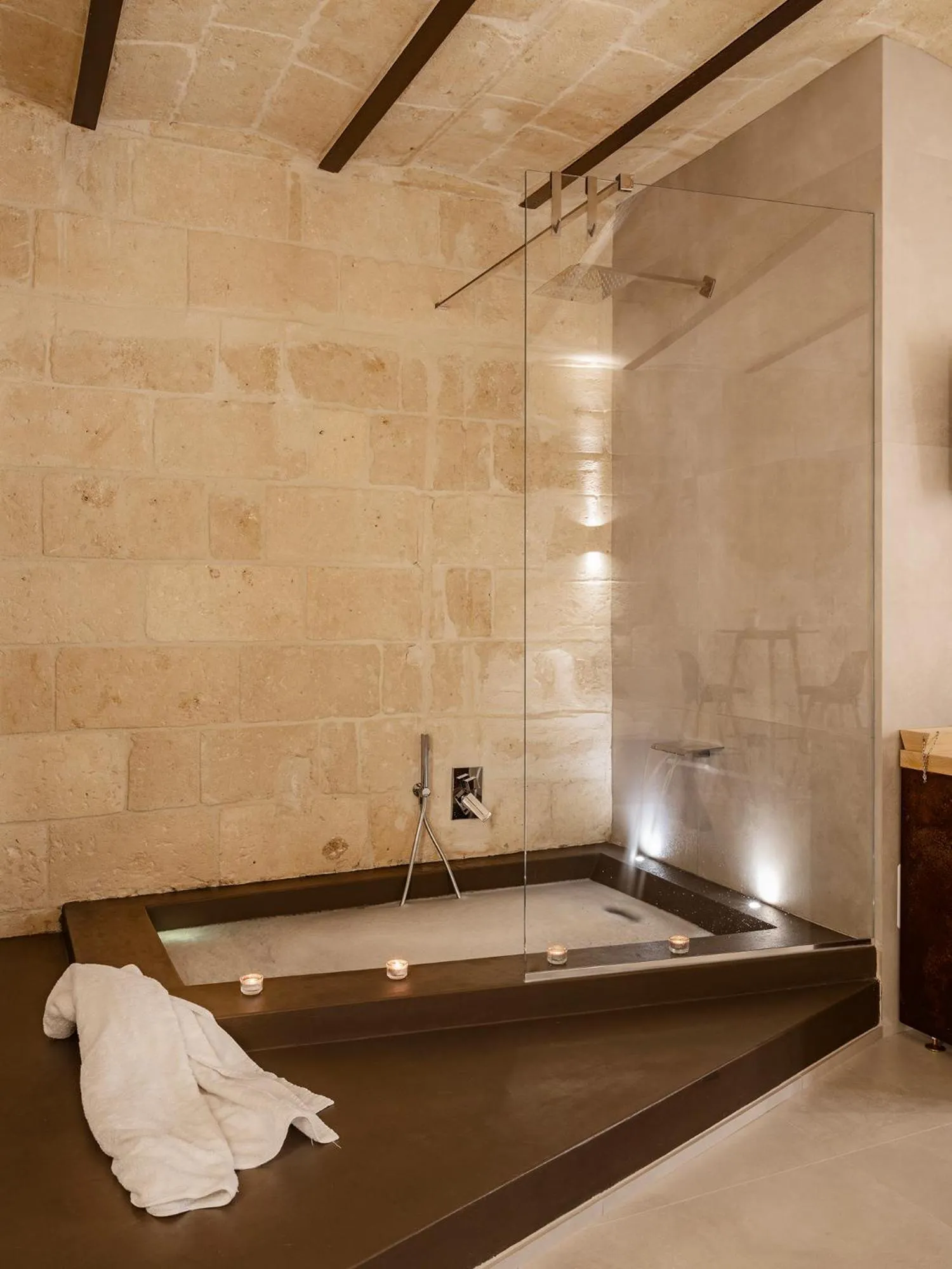 Bath in Hydria Rooms