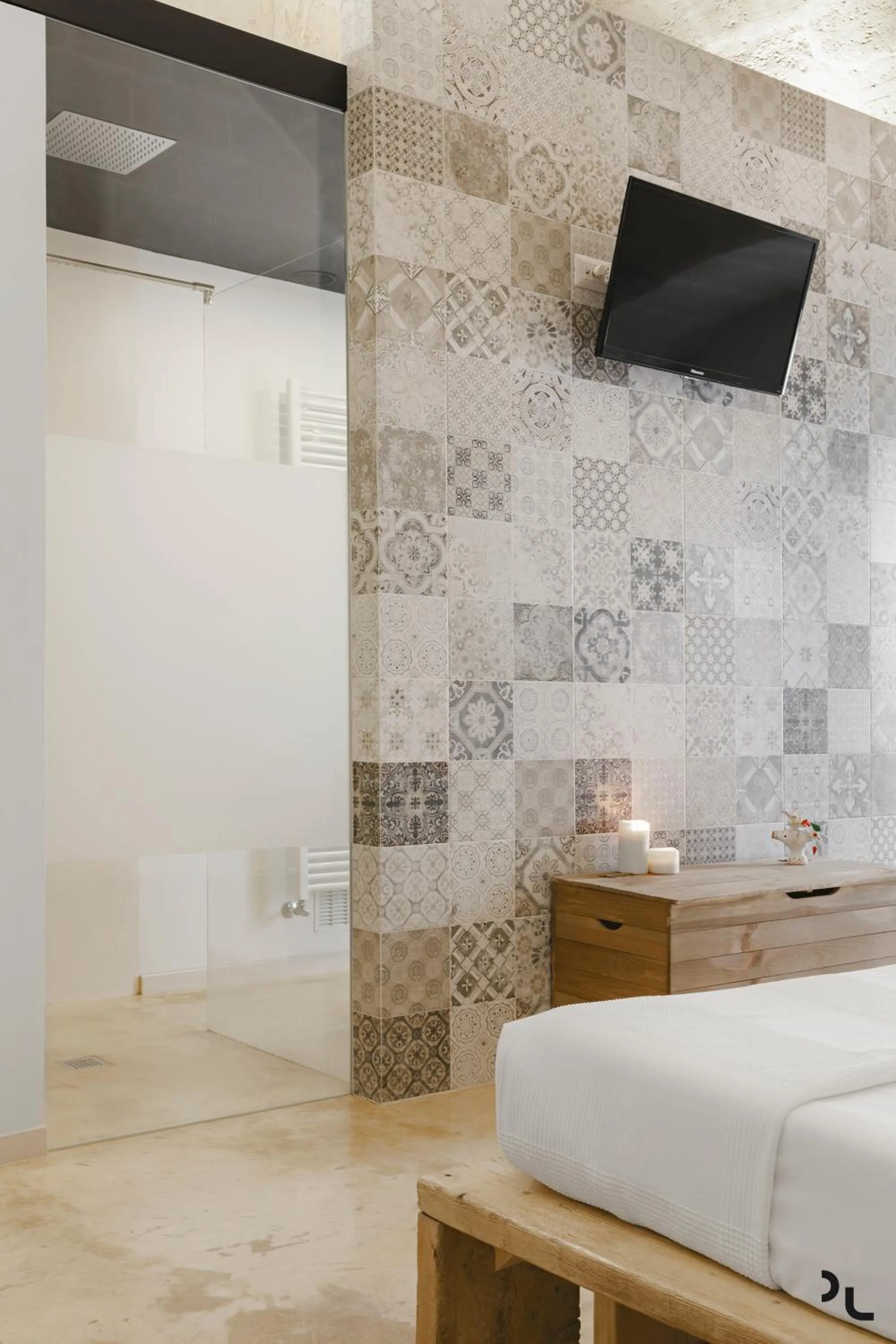 Shower in Hydria Rooms