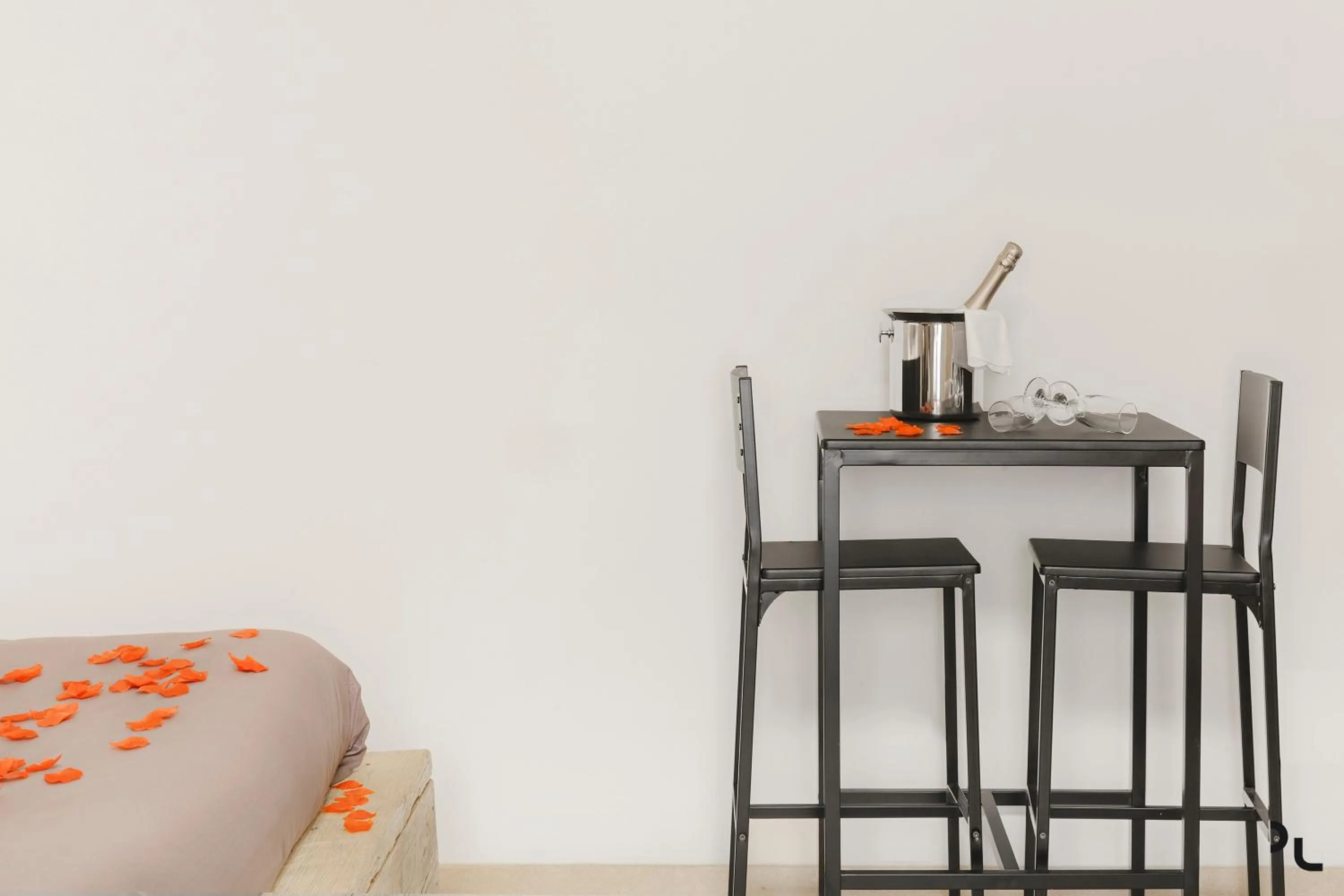 Food and drinks in Hydria Rooms