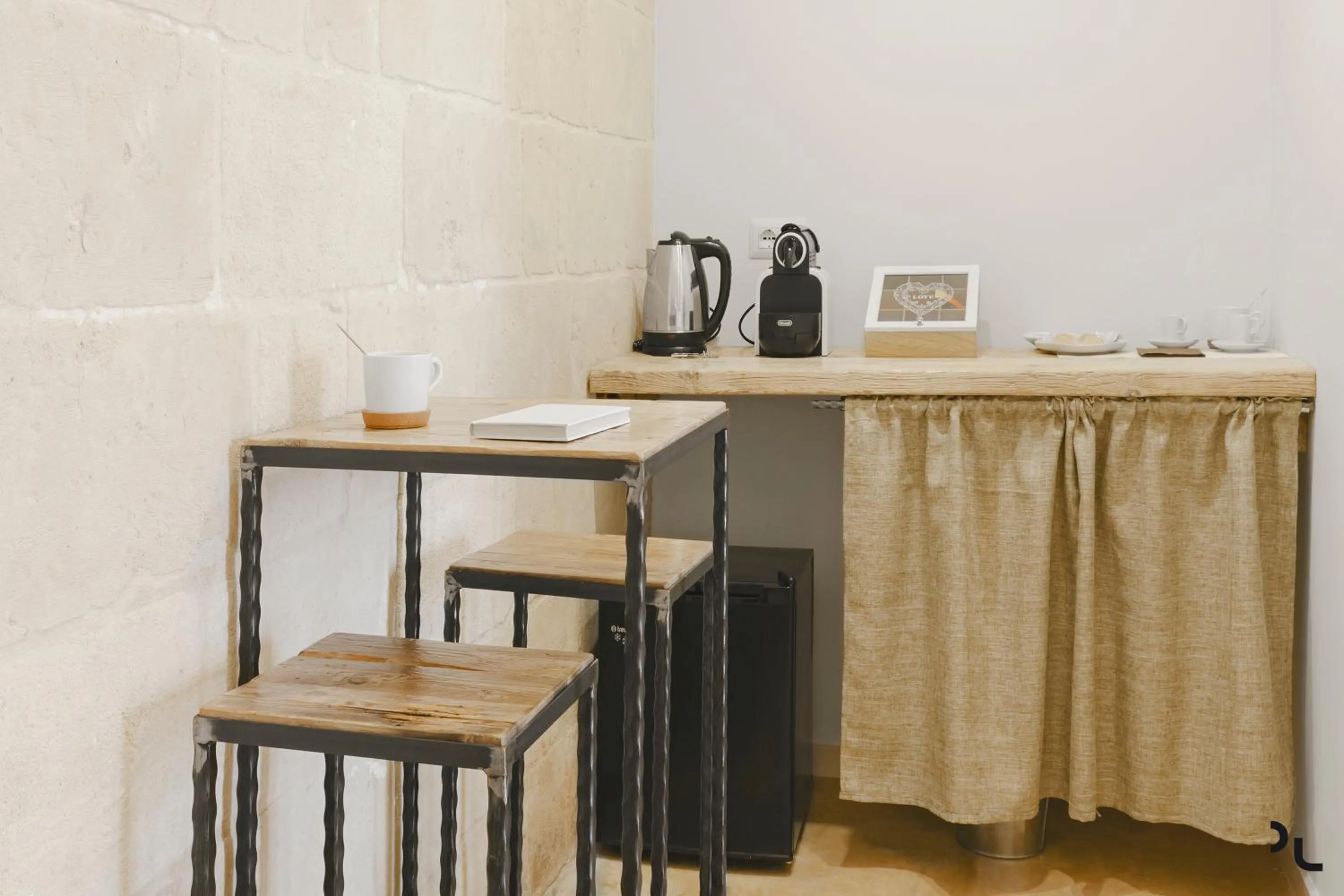 Coffee/tea facilities in Hydria Rooms