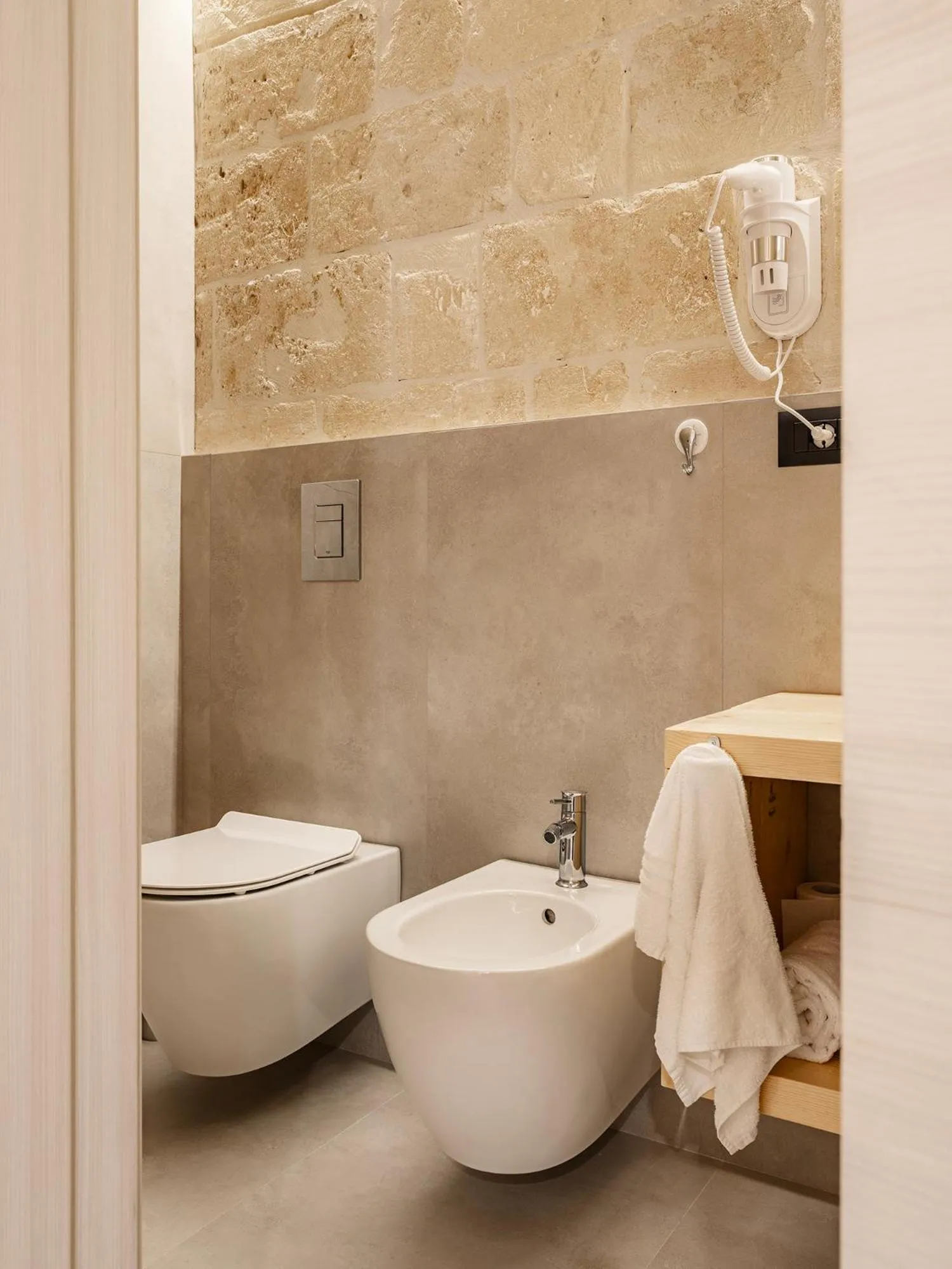 Bathroom in Hydria Rooms