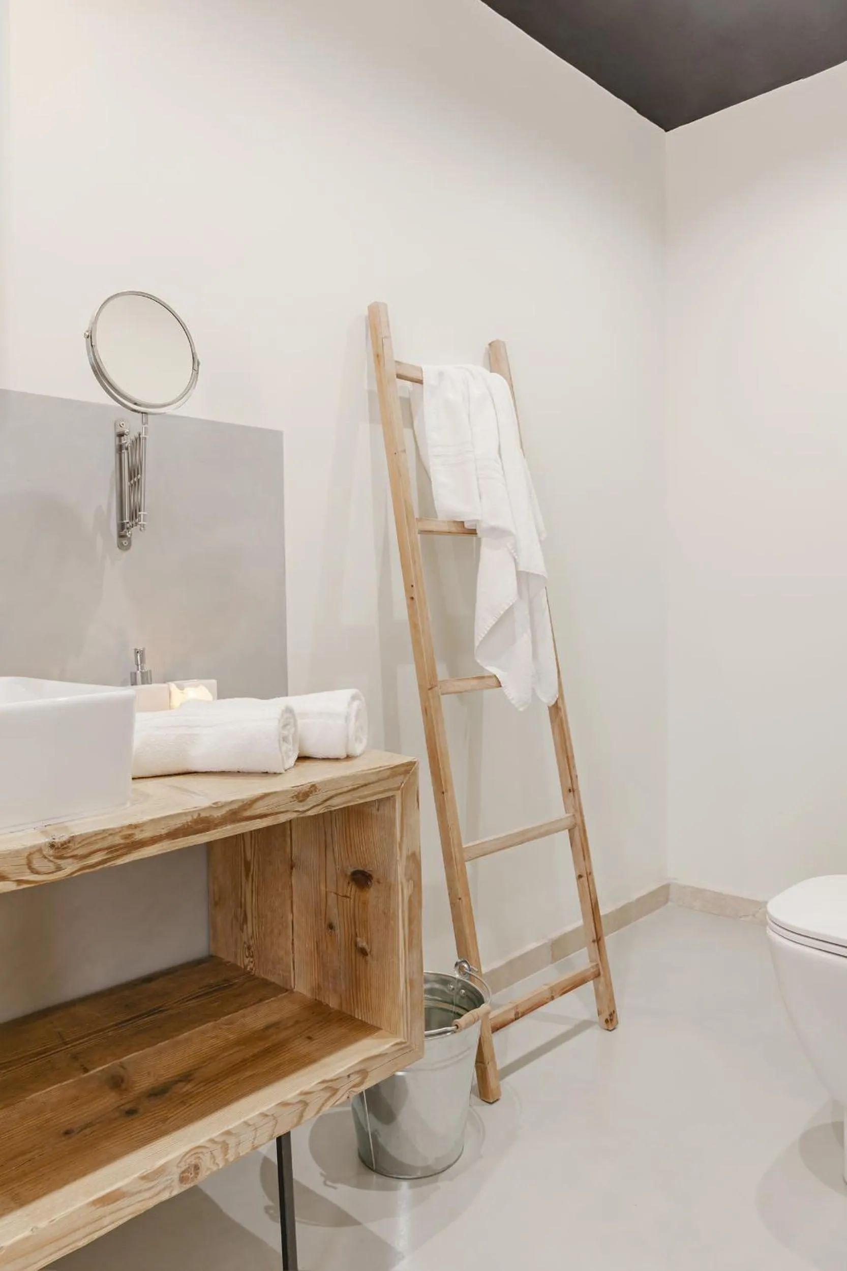 Bathroom in Hydria Rooms