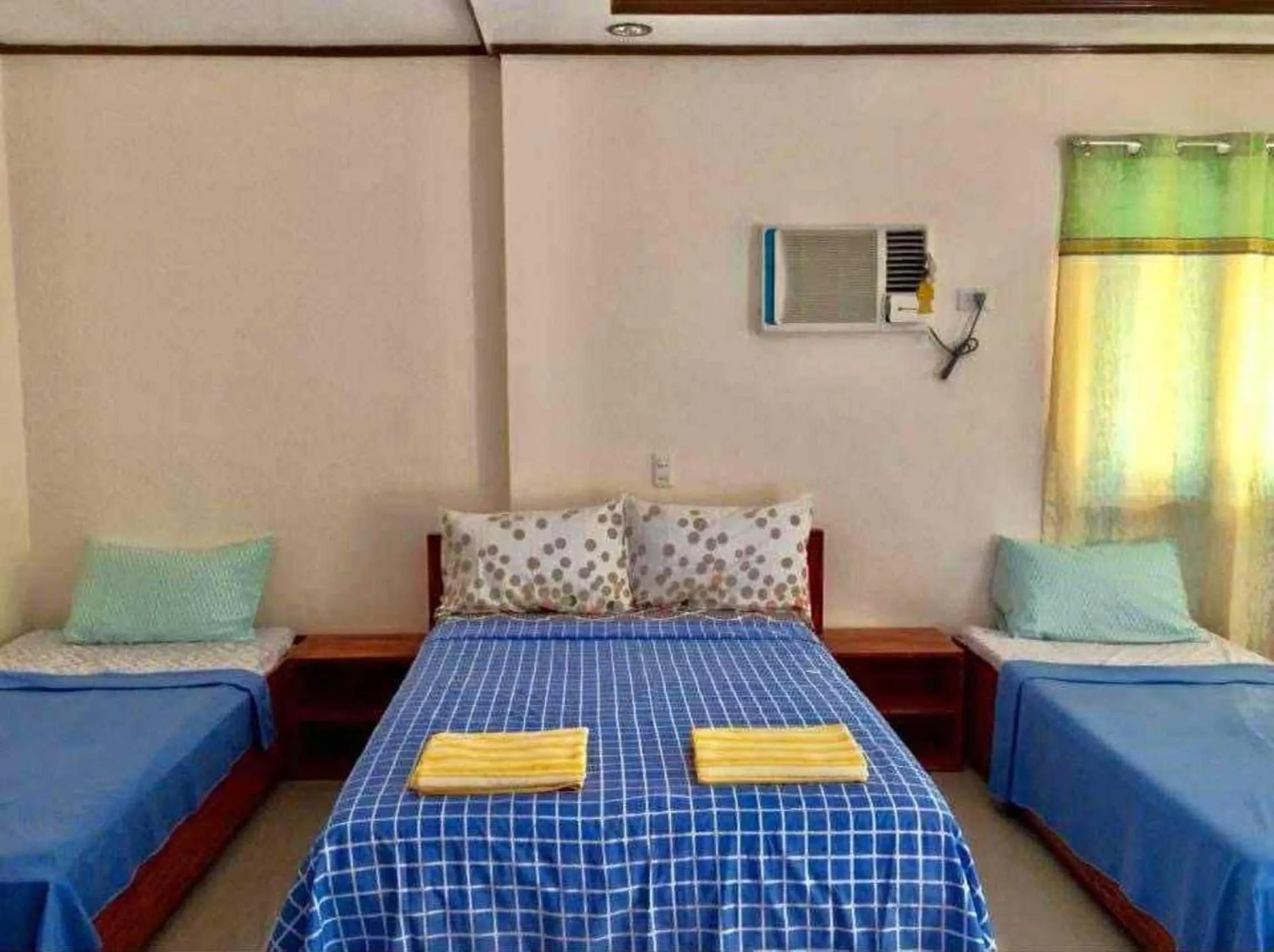 OYO 1166 Hotel Wooden Crib