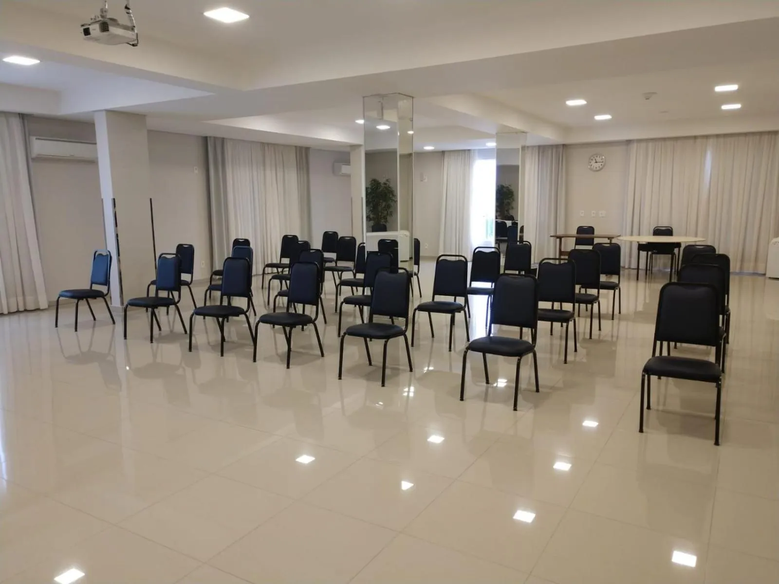 Meeting/conference room in Blue Hill Hotel