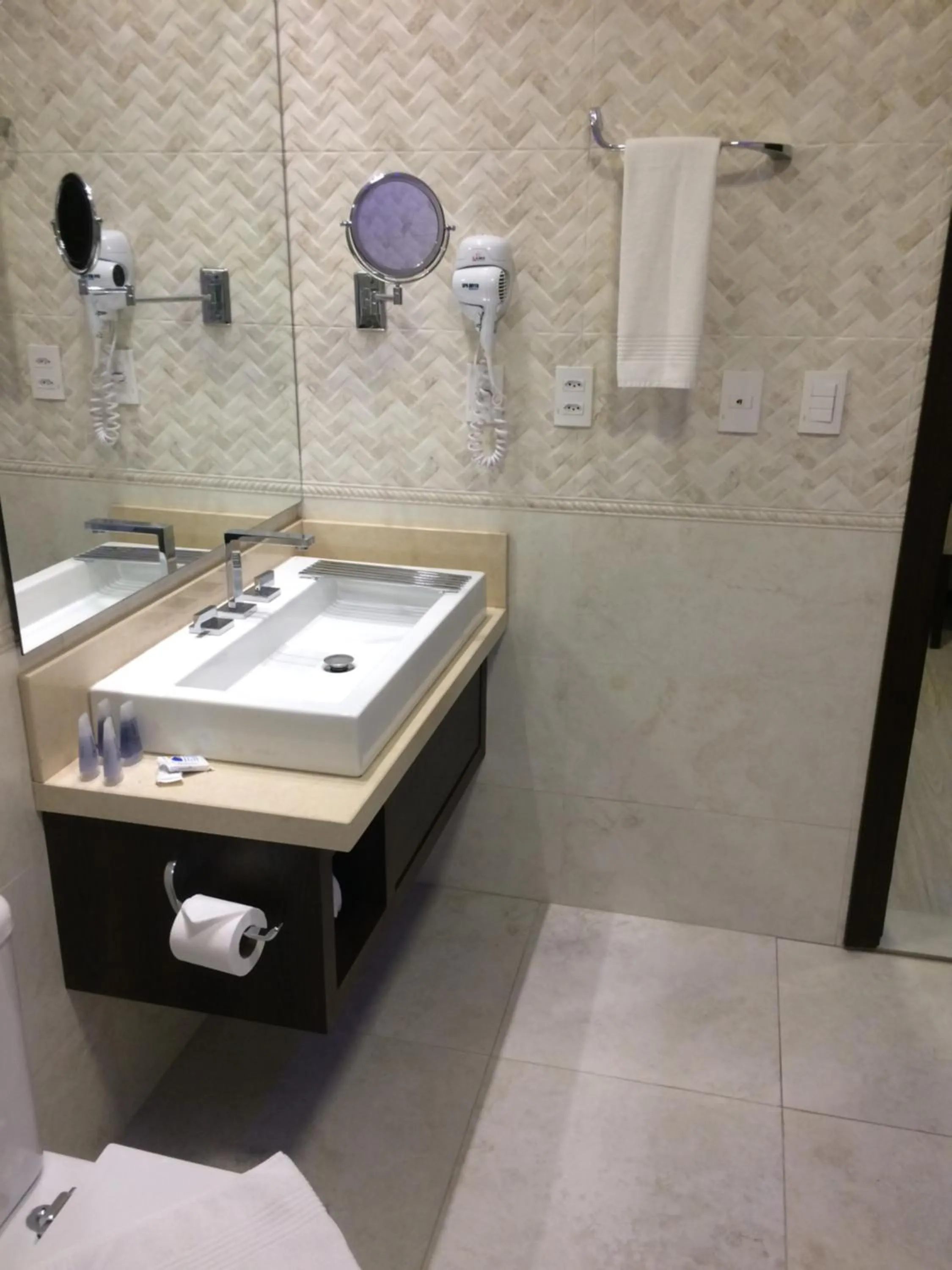 Photo of the whole room in Blue Hill Hotel