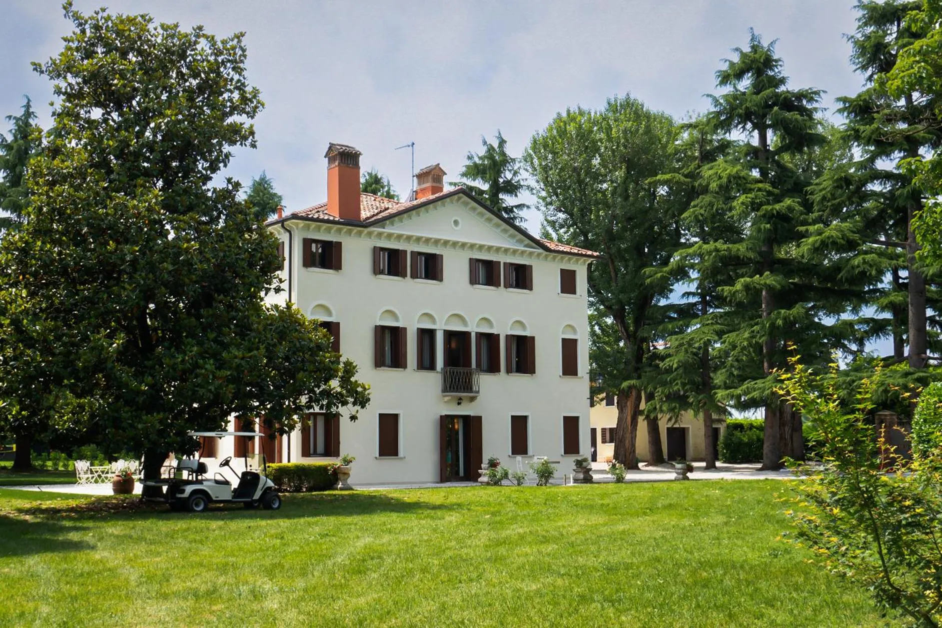 Property building in Villa Zane