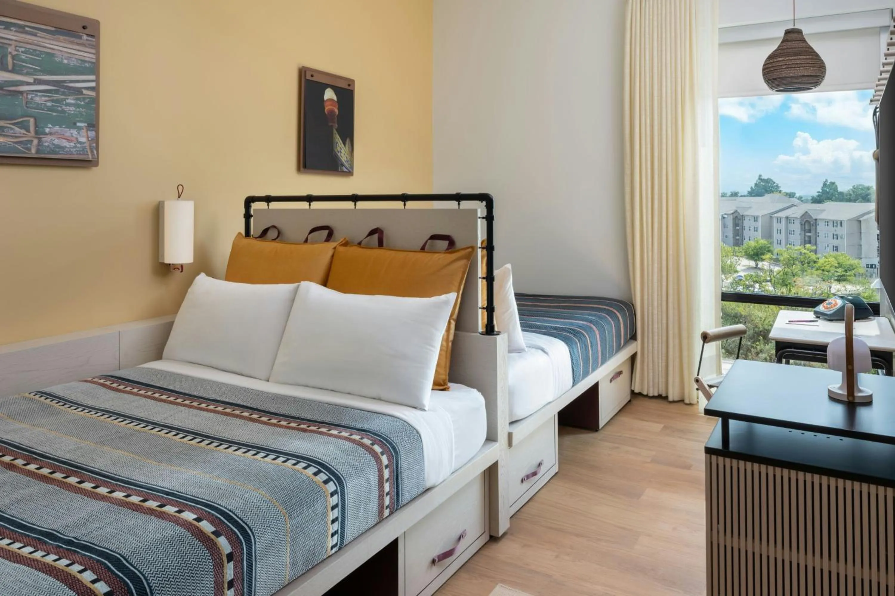 Photo of the whole room, Bed in Moxy Fayetteville