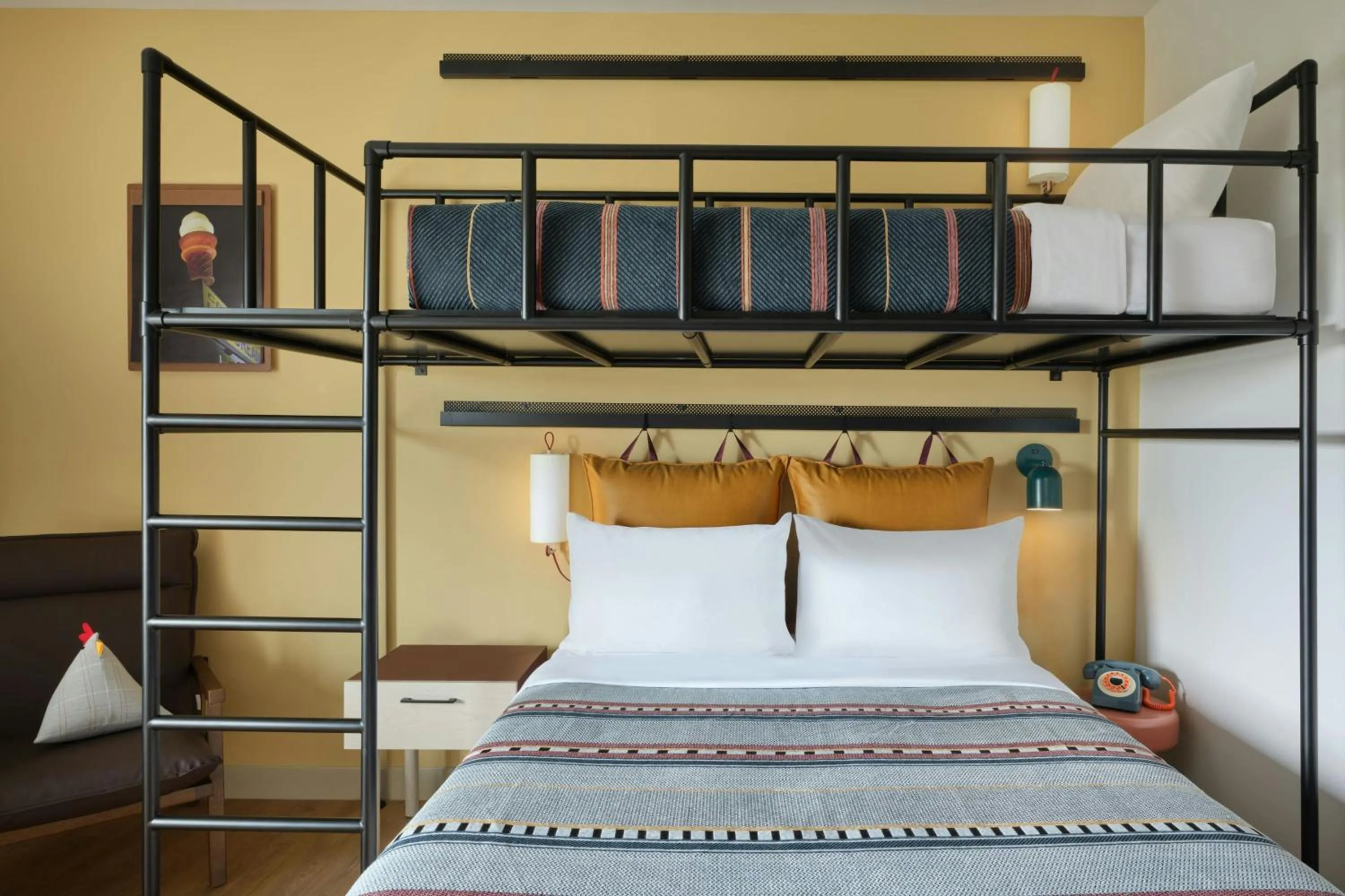 Photo of the whole room, Bed in Moxy Fayetteville