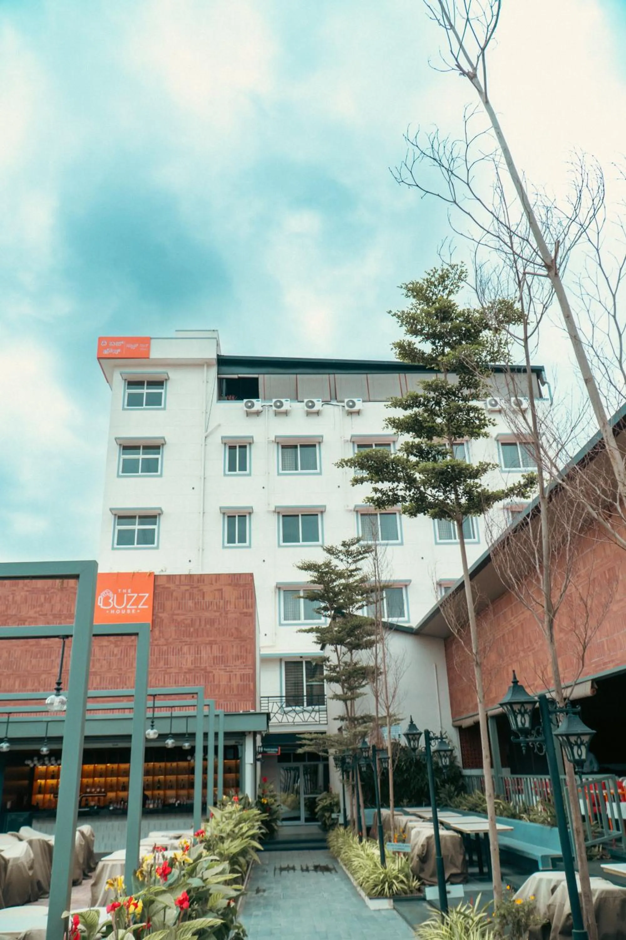 Snap Inn Rooms By The Buzz House