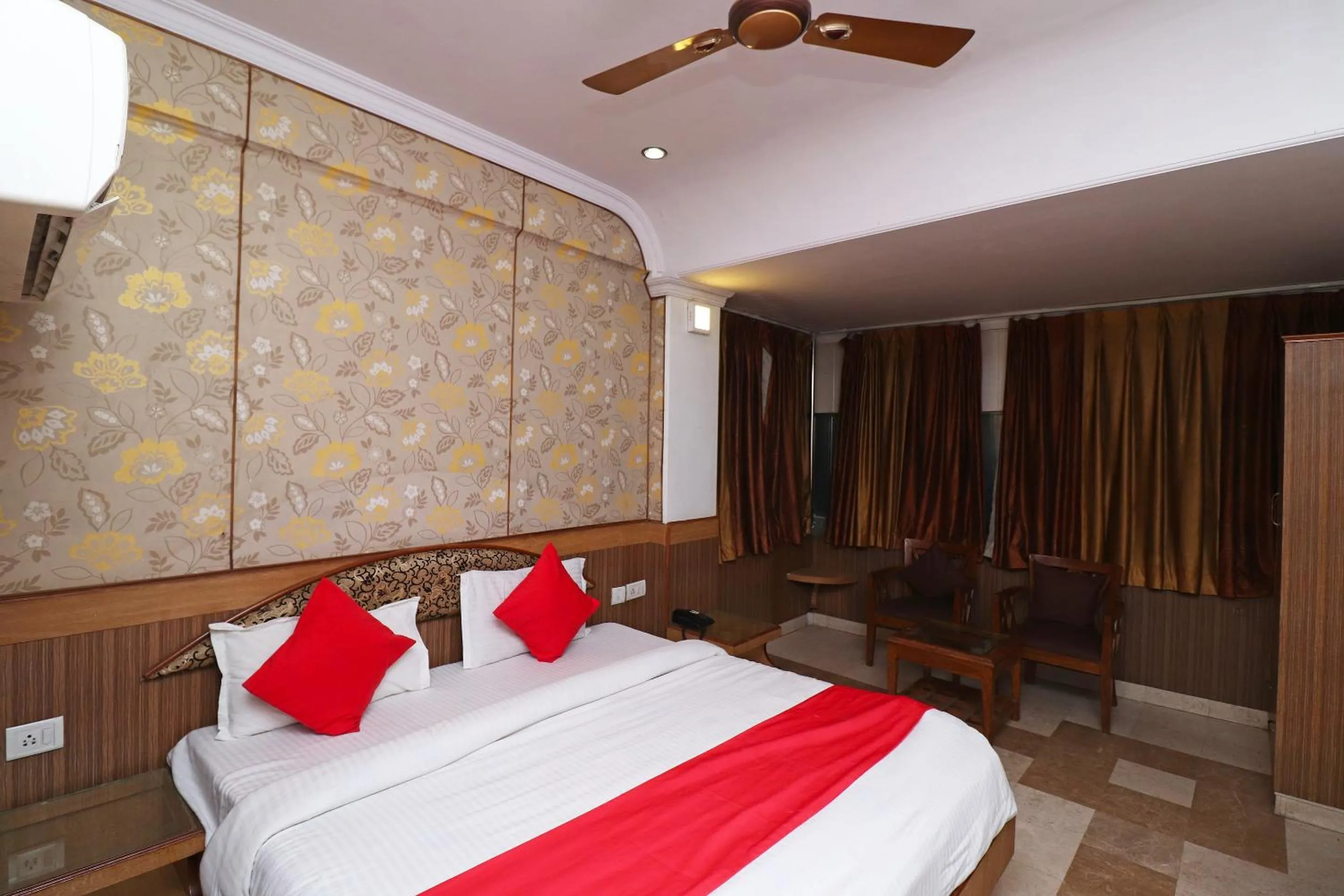 Bedroom, Bed in Hotel O Highway Inn International