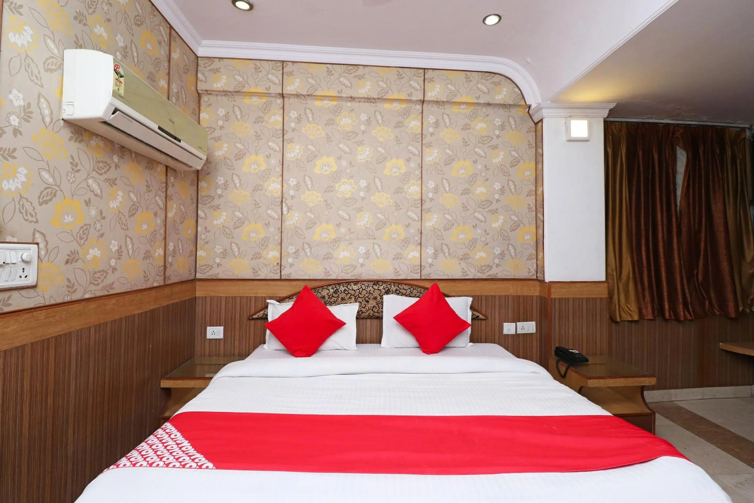 Bedroom, Bed in Hotel O Highway Inn International