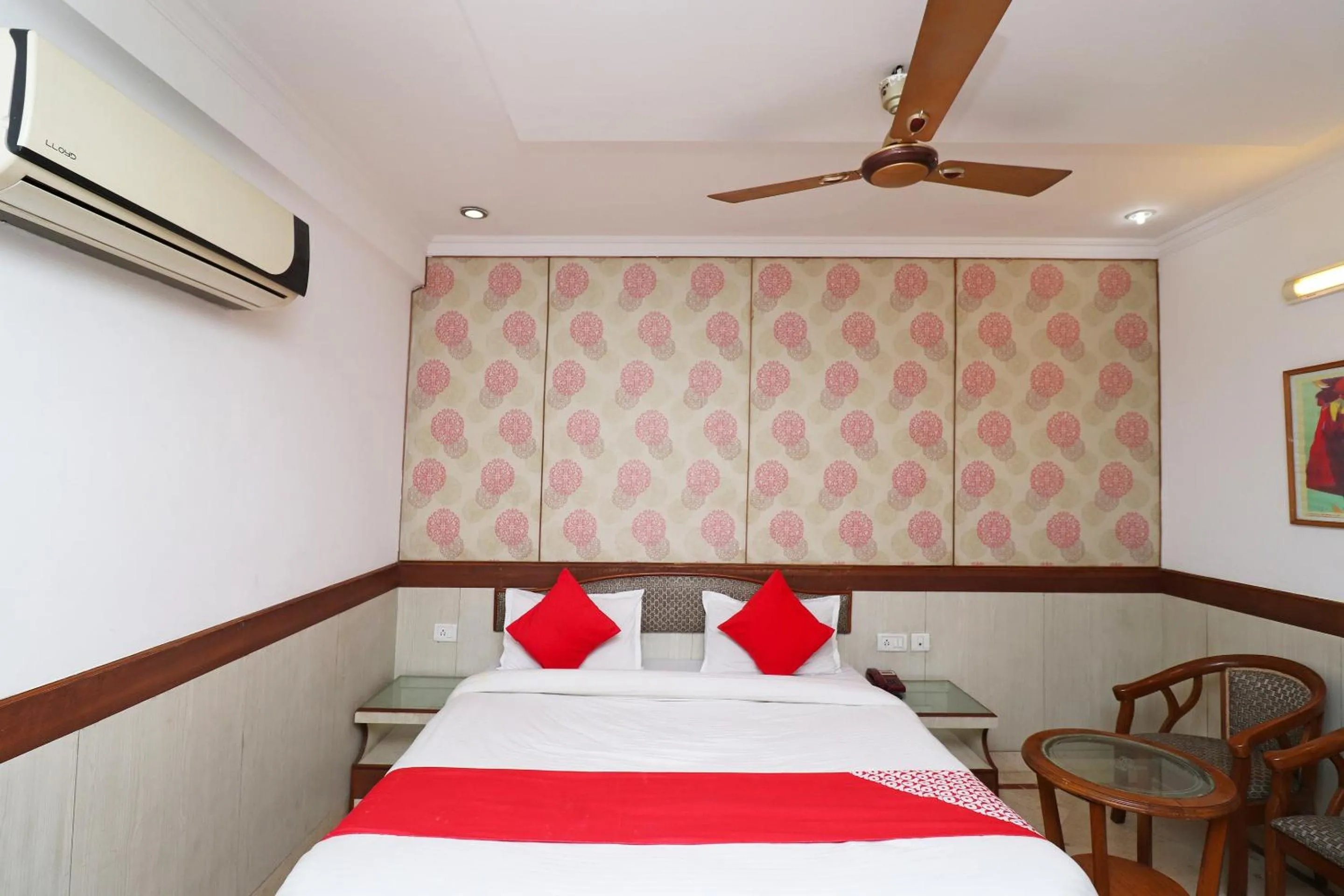 Bedroom, Bed in Hotel O Highway Inn International