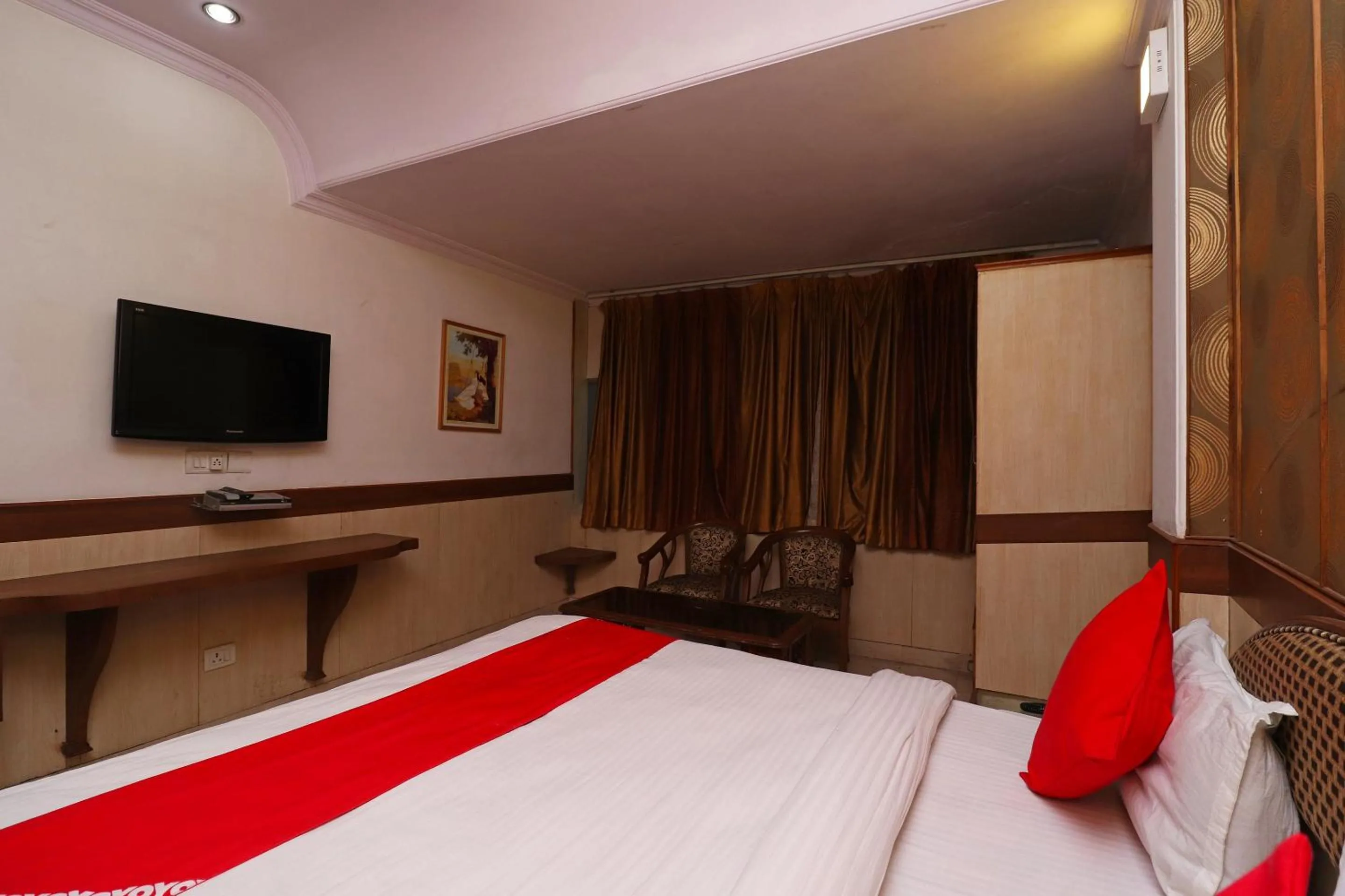 Bedroom, Bed in Hotel O Highway Inn International