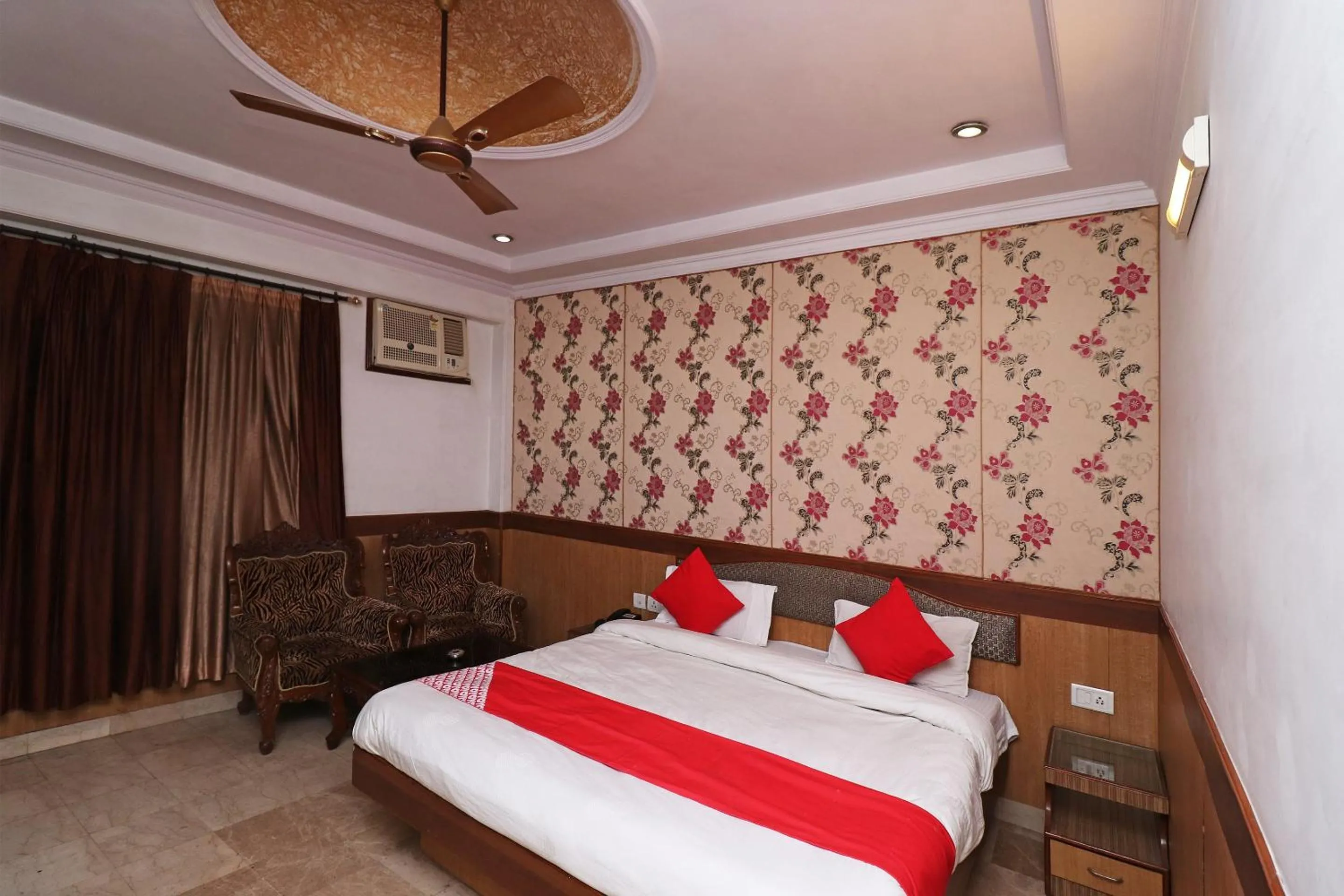 Bedroom, Bed in Hotel O Highway Inn International