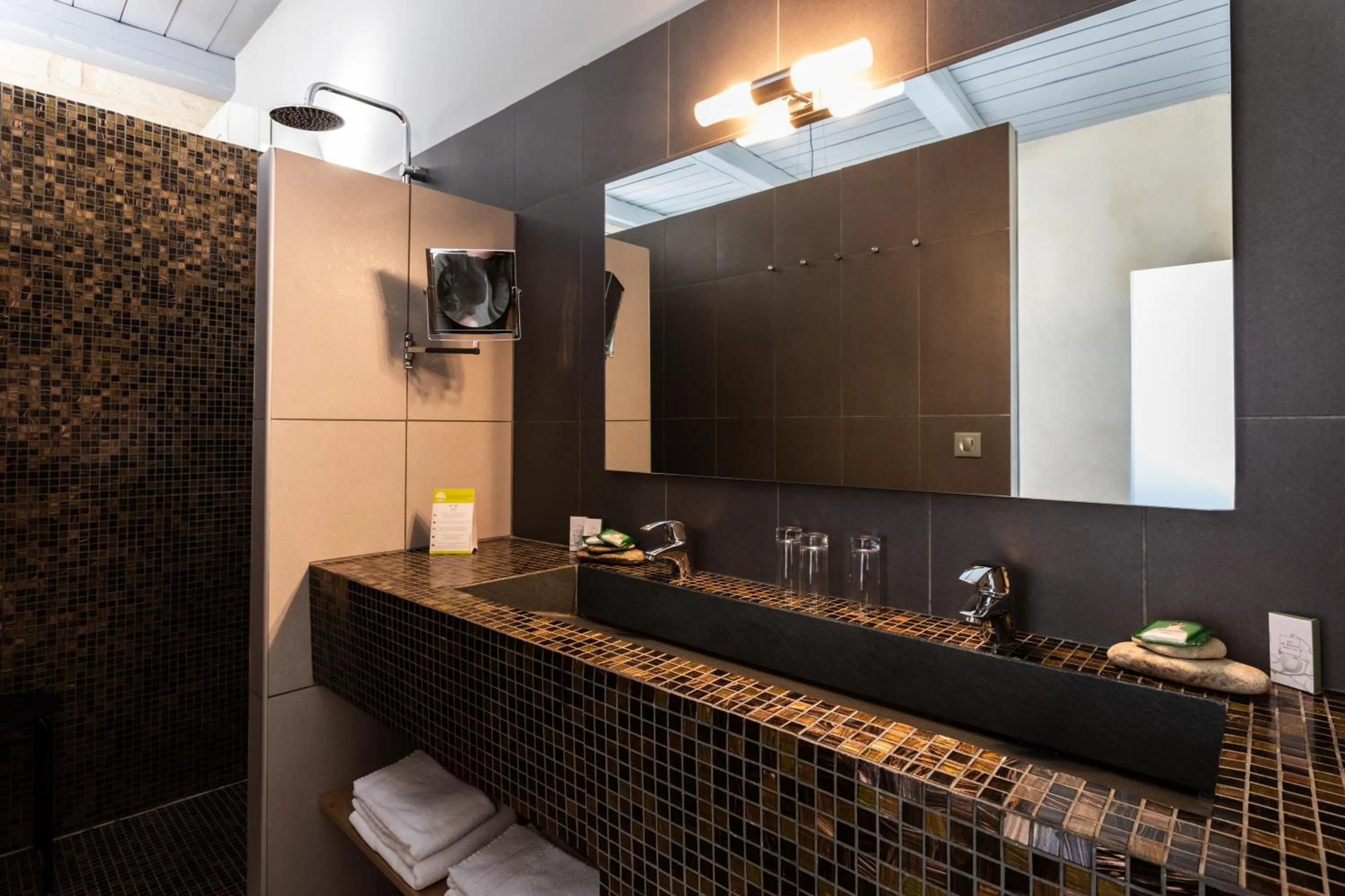 Shower in Boutique Hôtel Entraigues