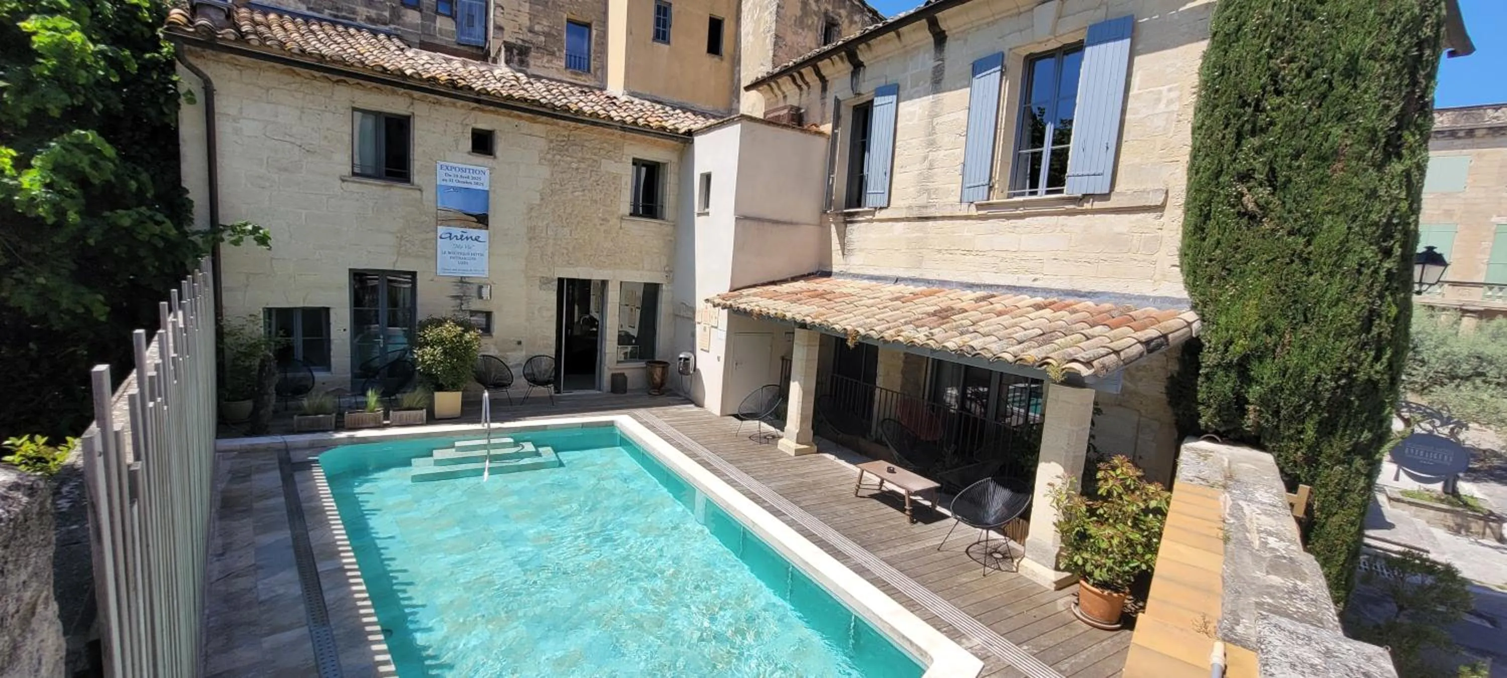 Pool view in Boutique Hôtel Entraigues