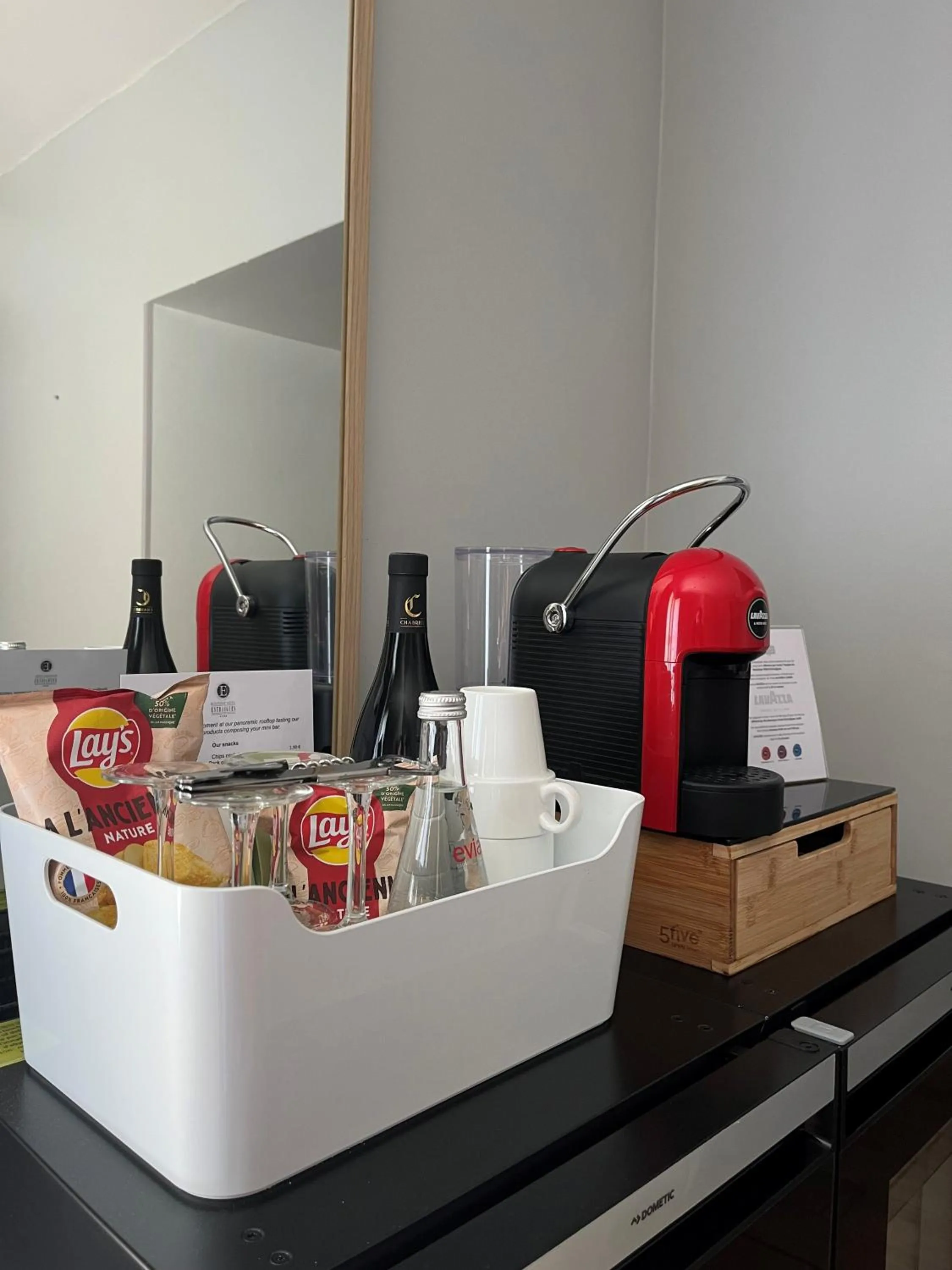 Coffee/tea facilities in Boutique Hôtel Entraigues