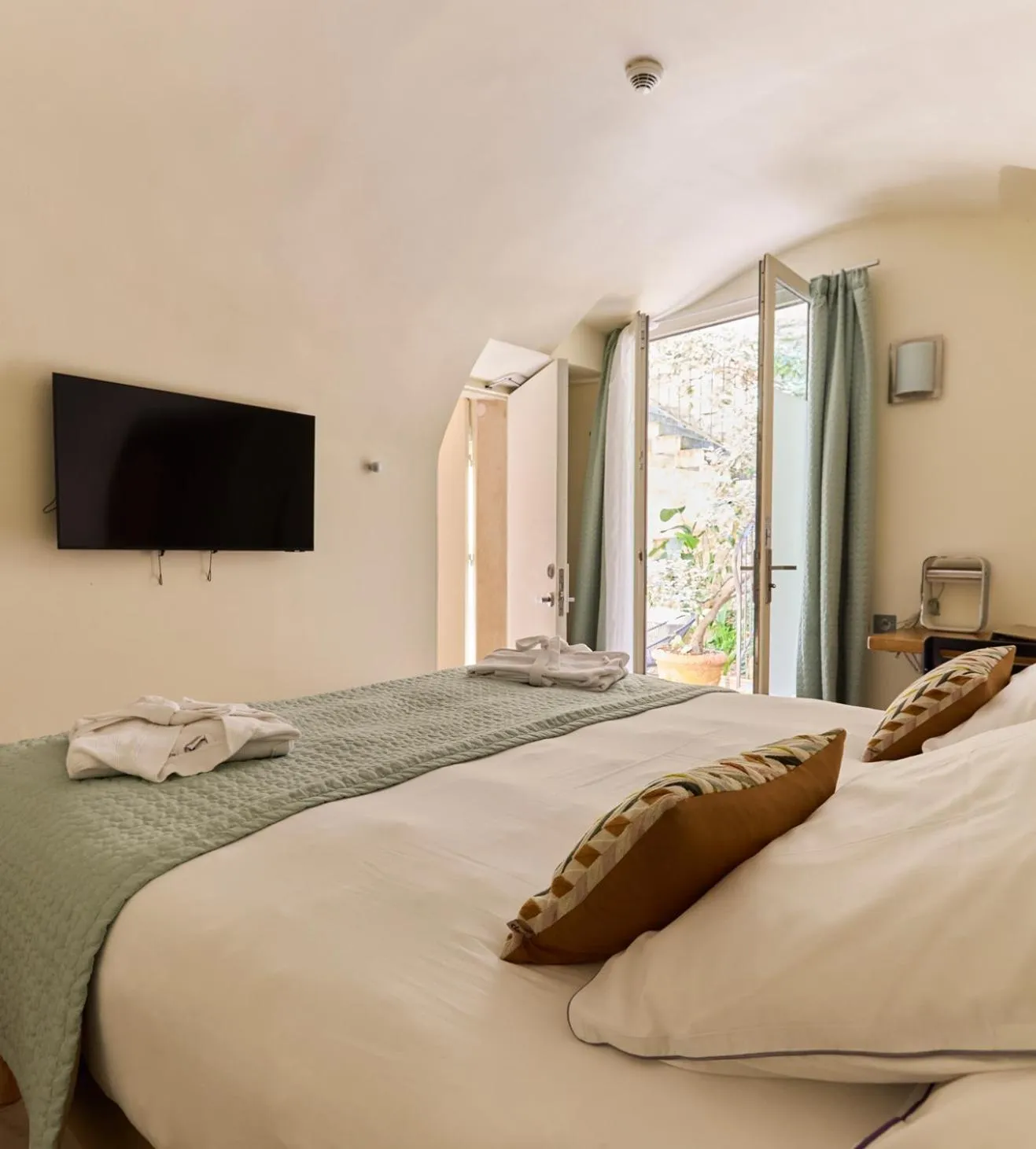 Bed in Boutique Hôtel Entraigues