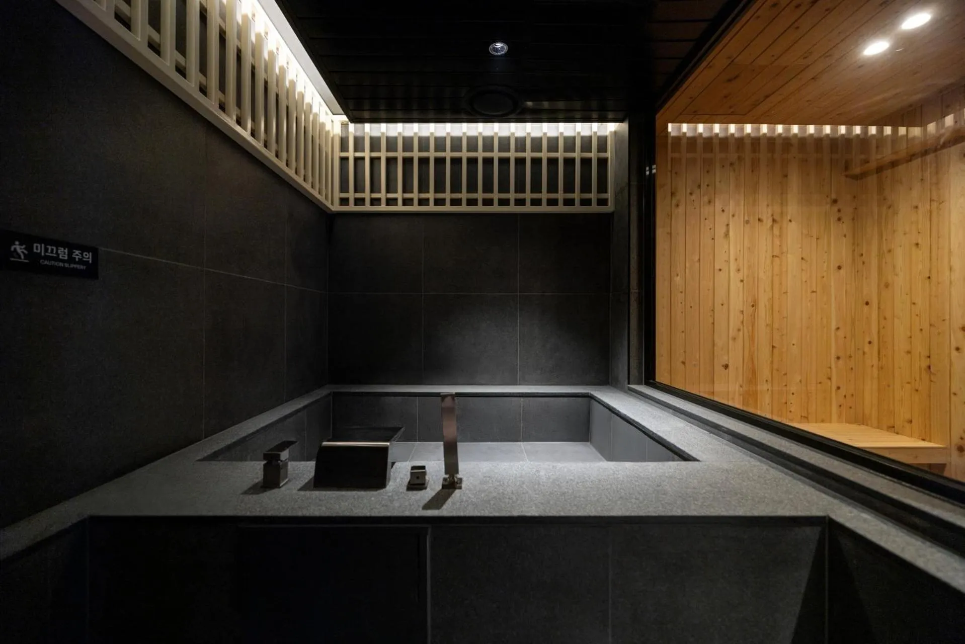 Spa and wellness centre/facilities in Sowon Ryokan and Hotel by Aank Sangbong