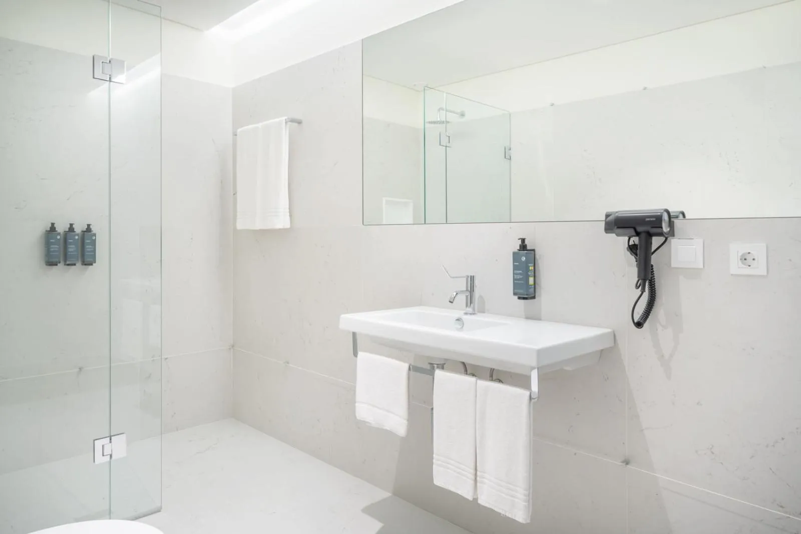 Bathroom in Moov Apartments Boavista