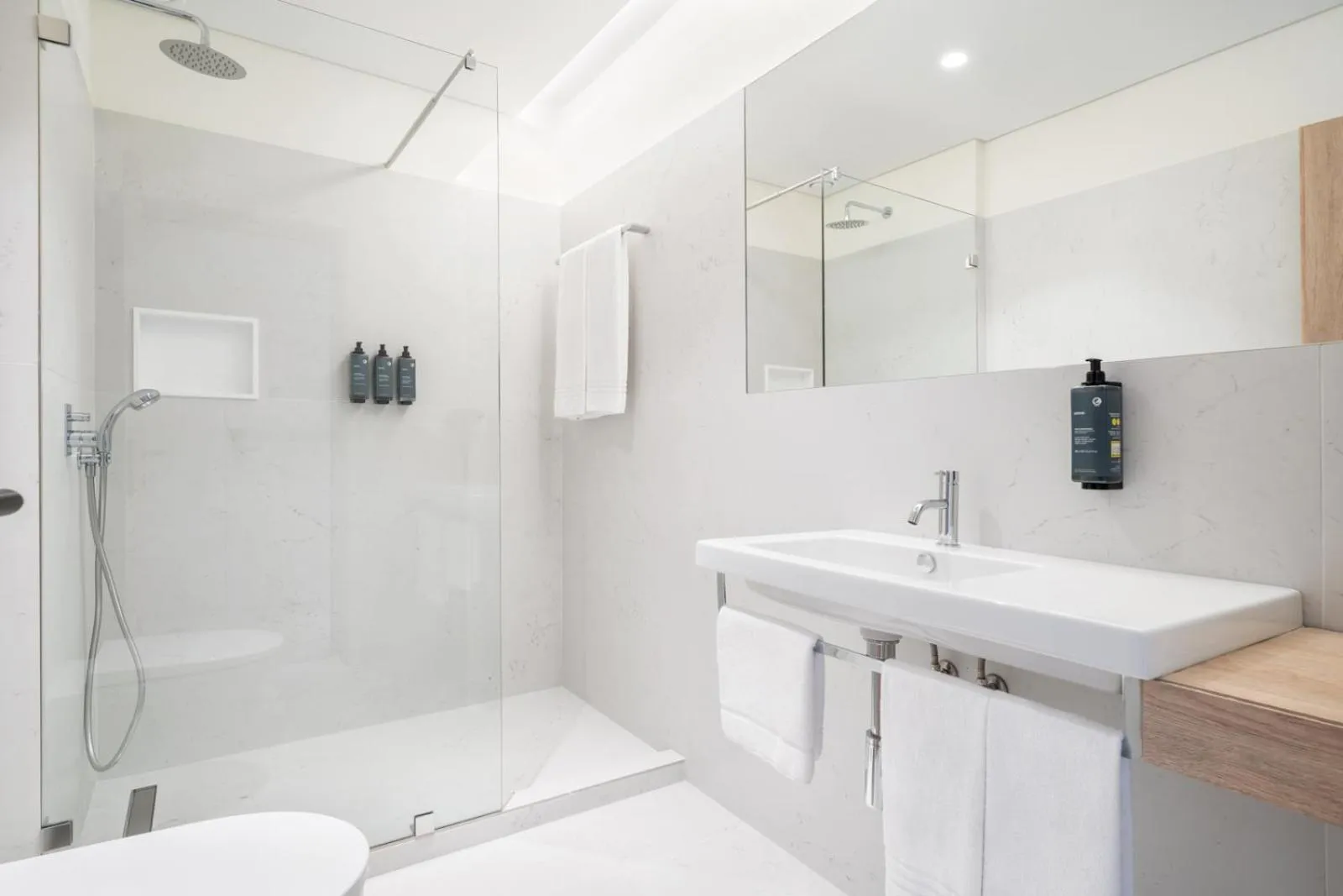 Bathroom in Moov Apartments Boavista