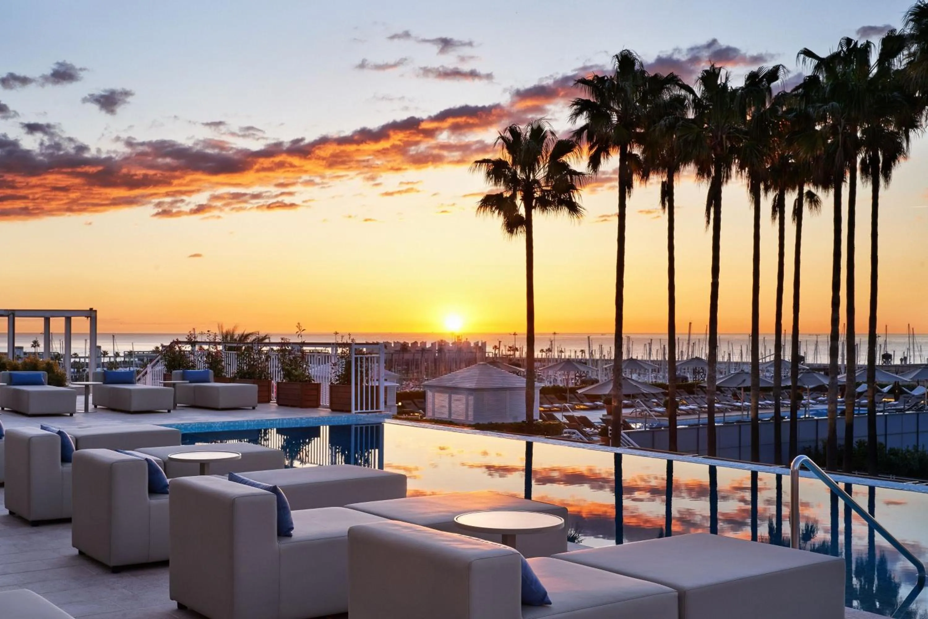 Swimming pool in Hotel Arts Barcelona