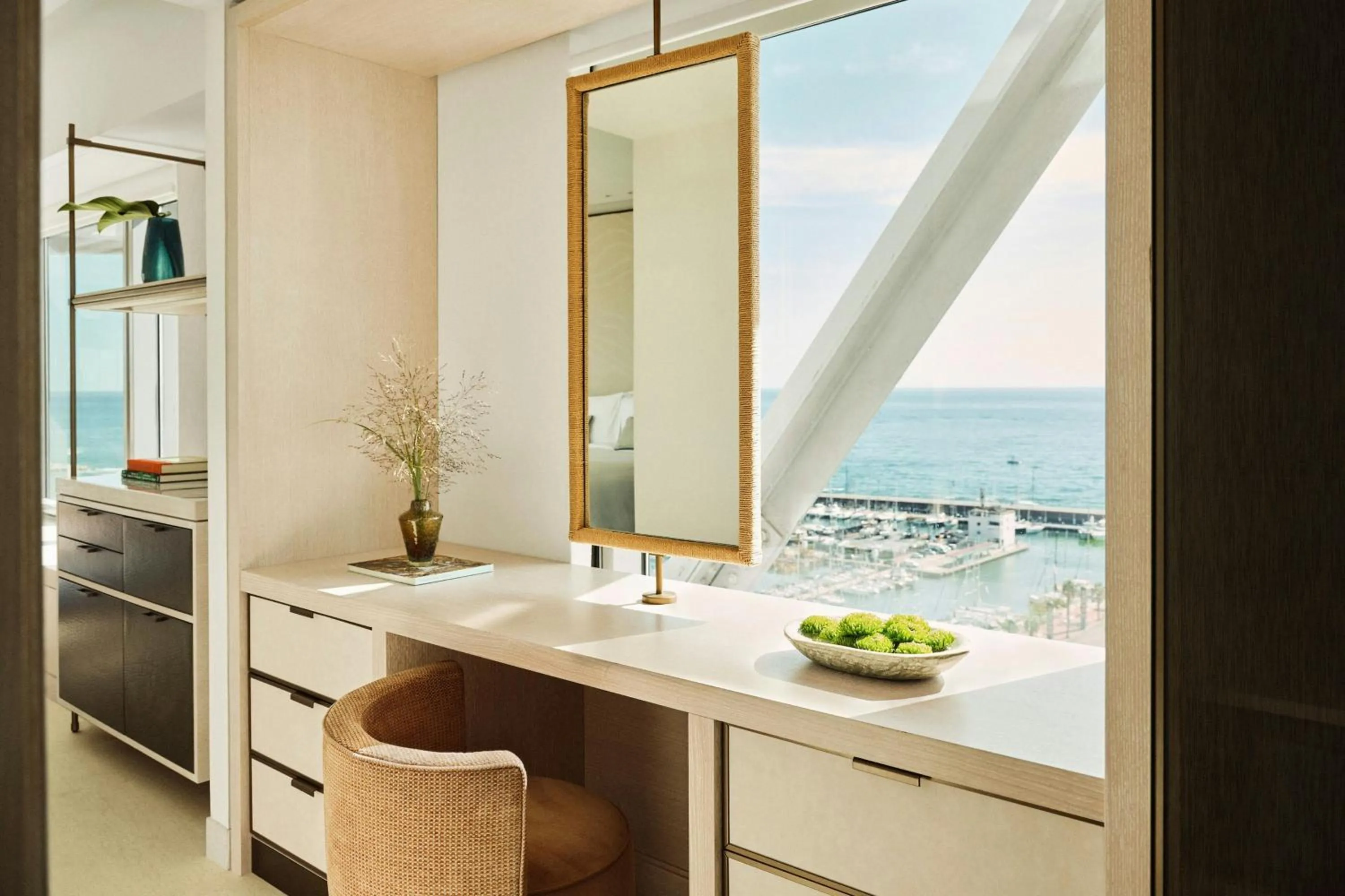 Photo of the whole room in Hotel Arts Barcelona