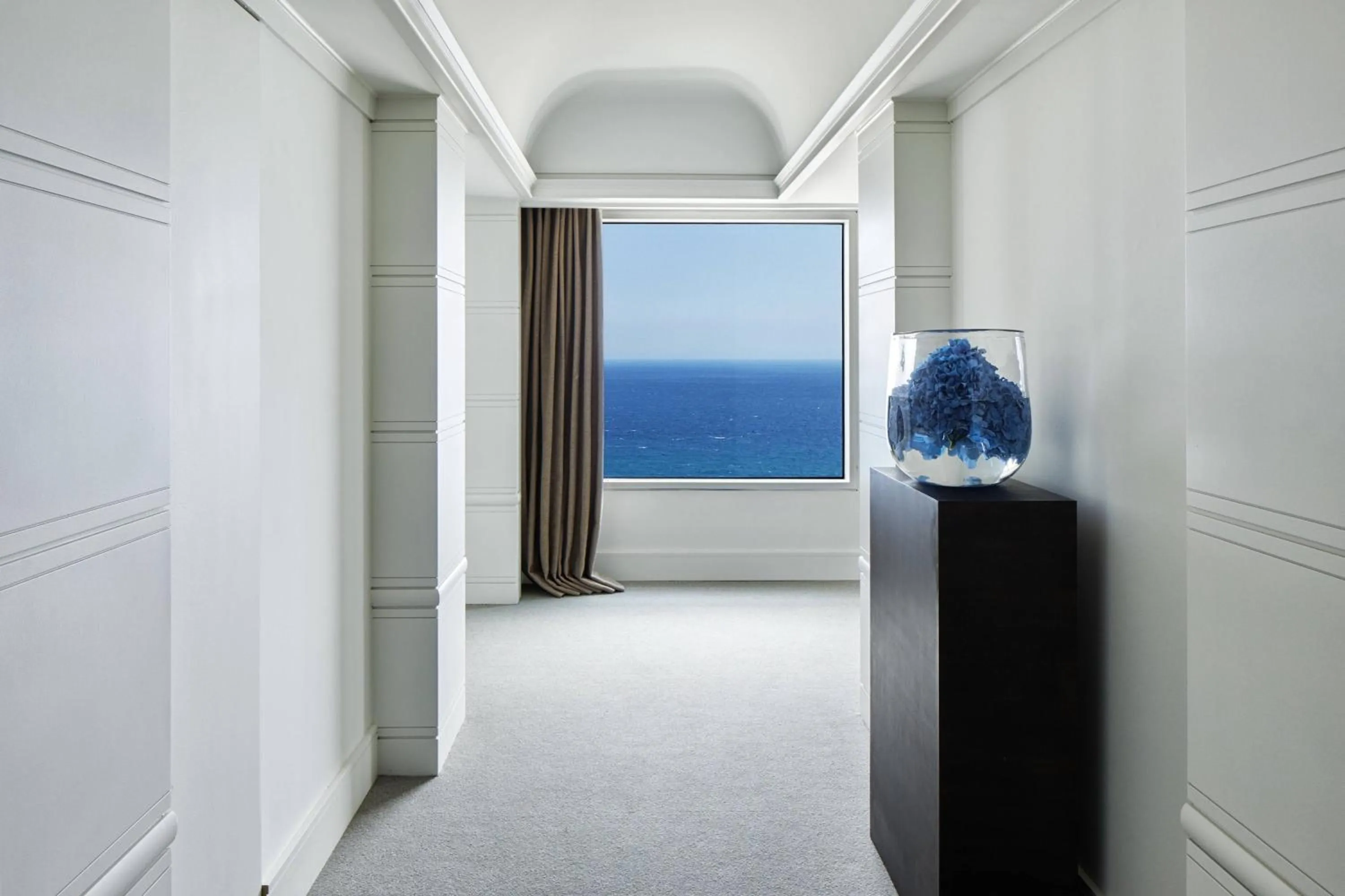 Photo of the whole room in Hotel Arts Barcelona