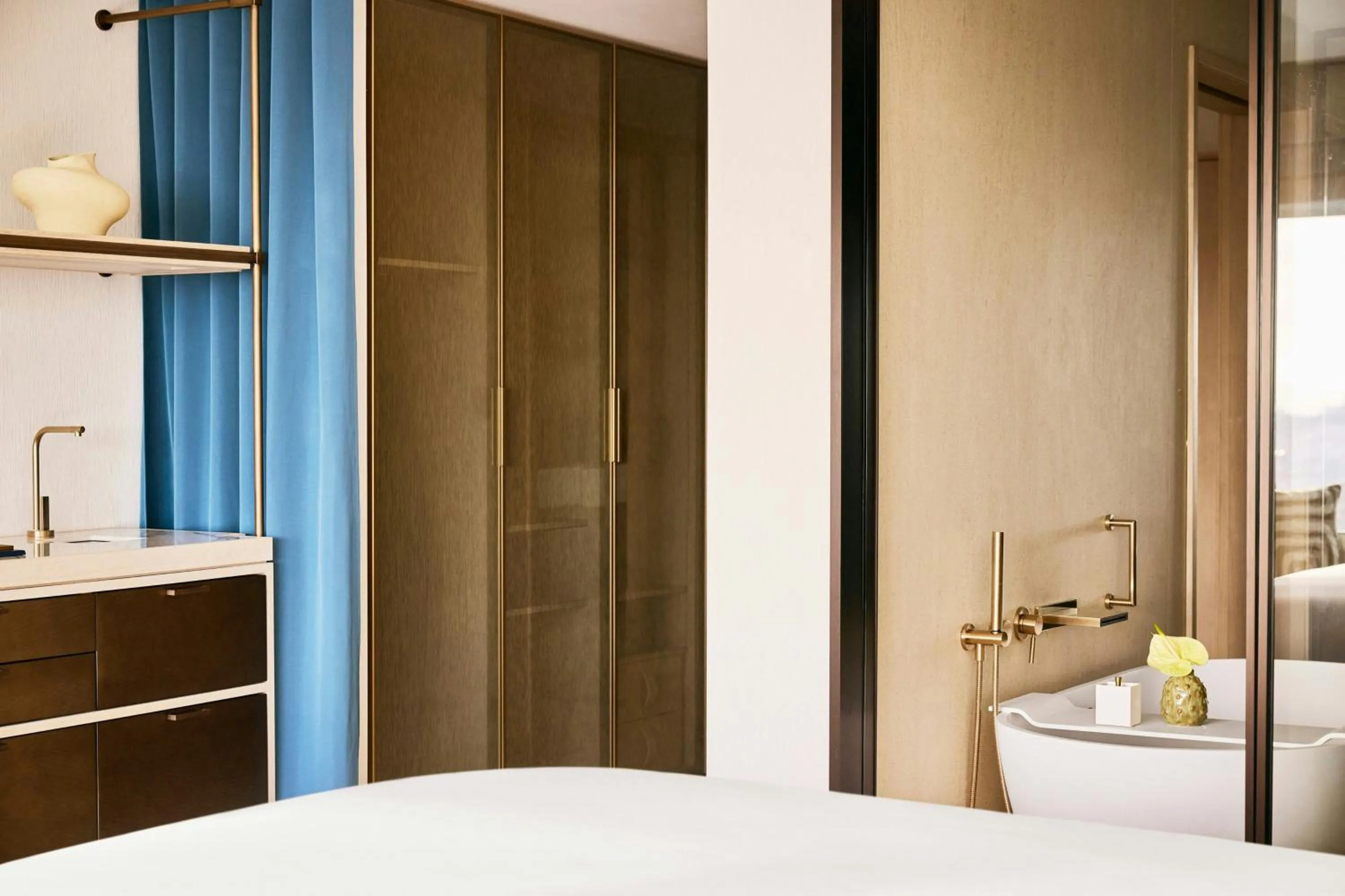 Photo of the whole room, Bed in Hotel Arts Barcelona