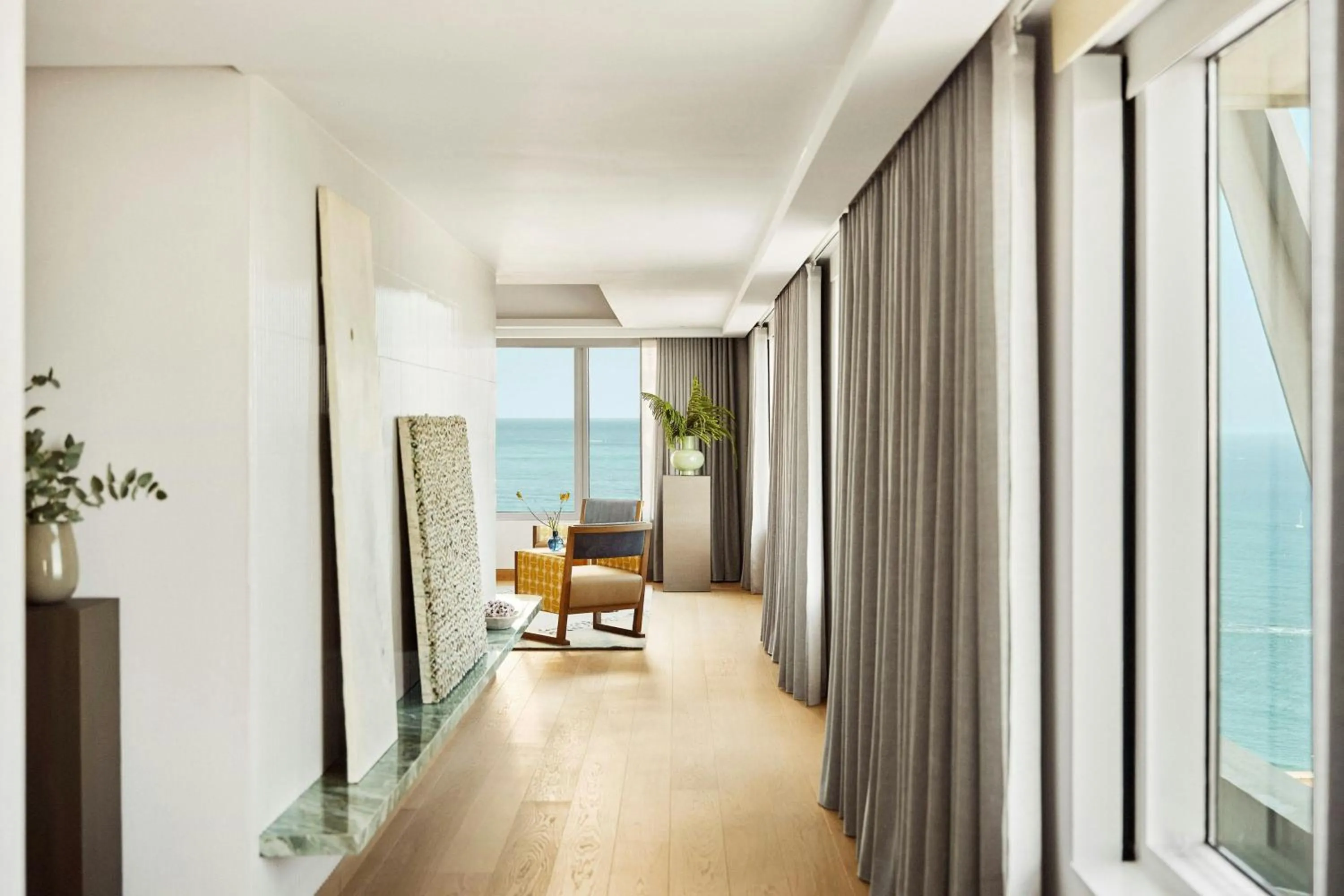 Photo of the whole room in Hotel Arts Barcelona