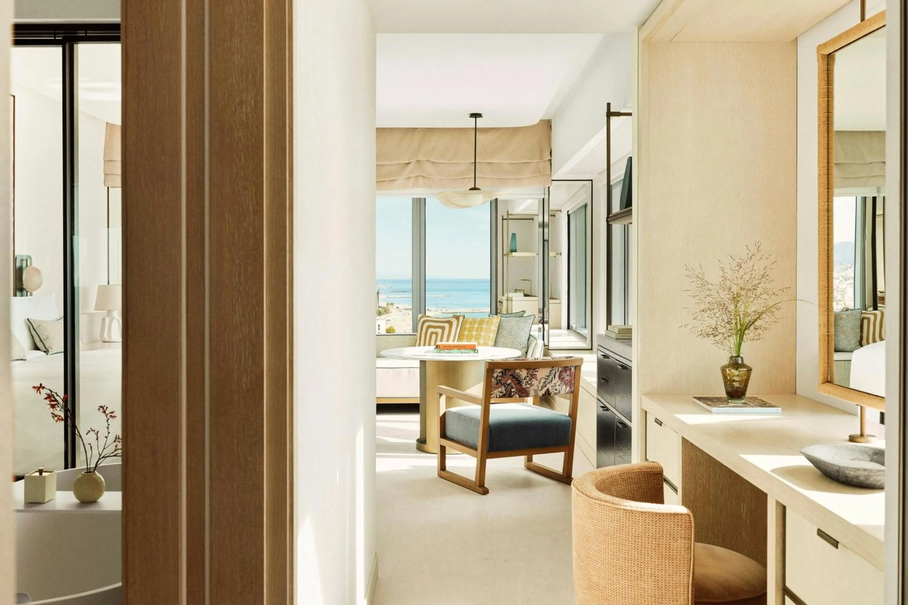 Photo of the whole room in Hotel Arts Barcelona