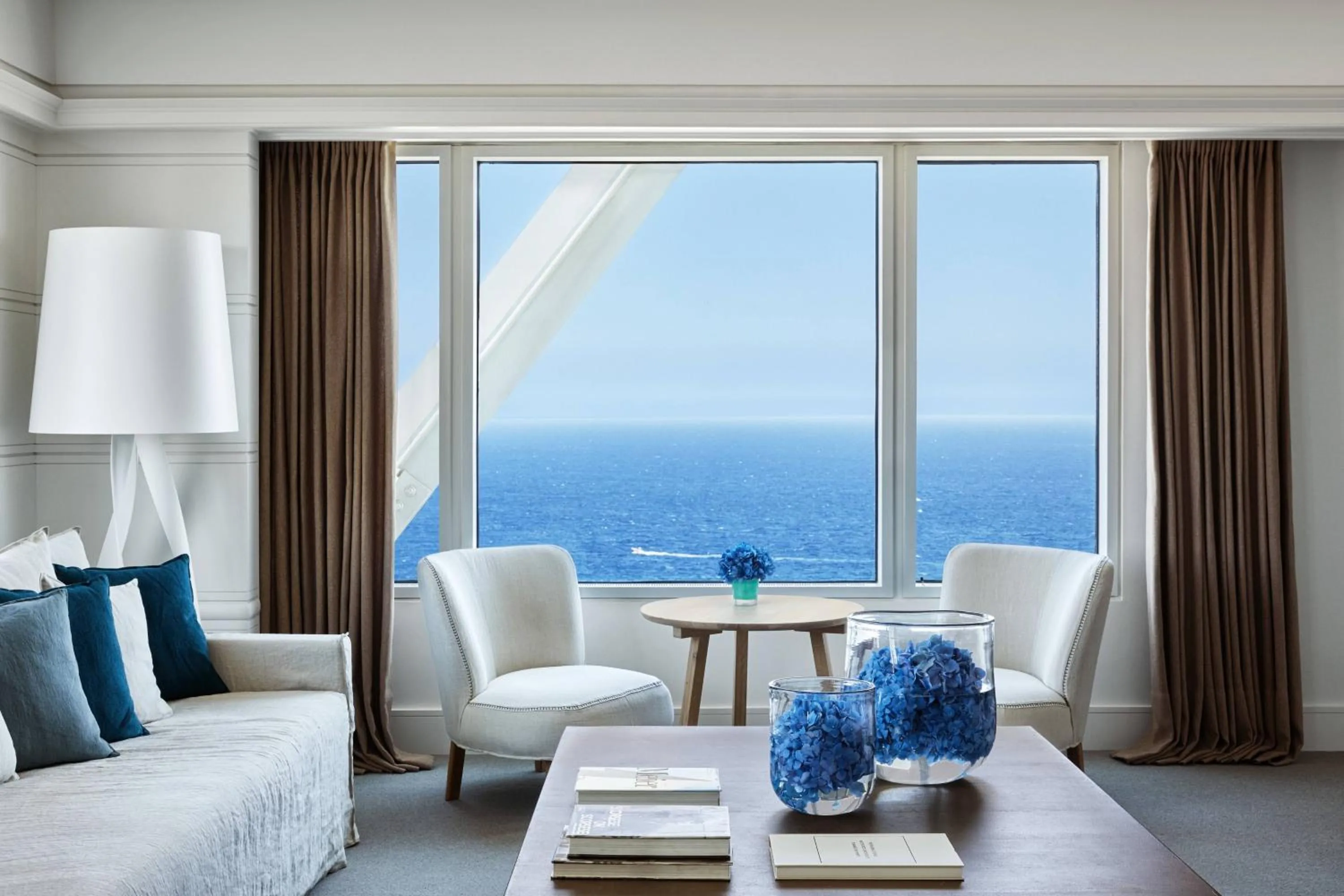 Living room in Hotel Arts Barcelona