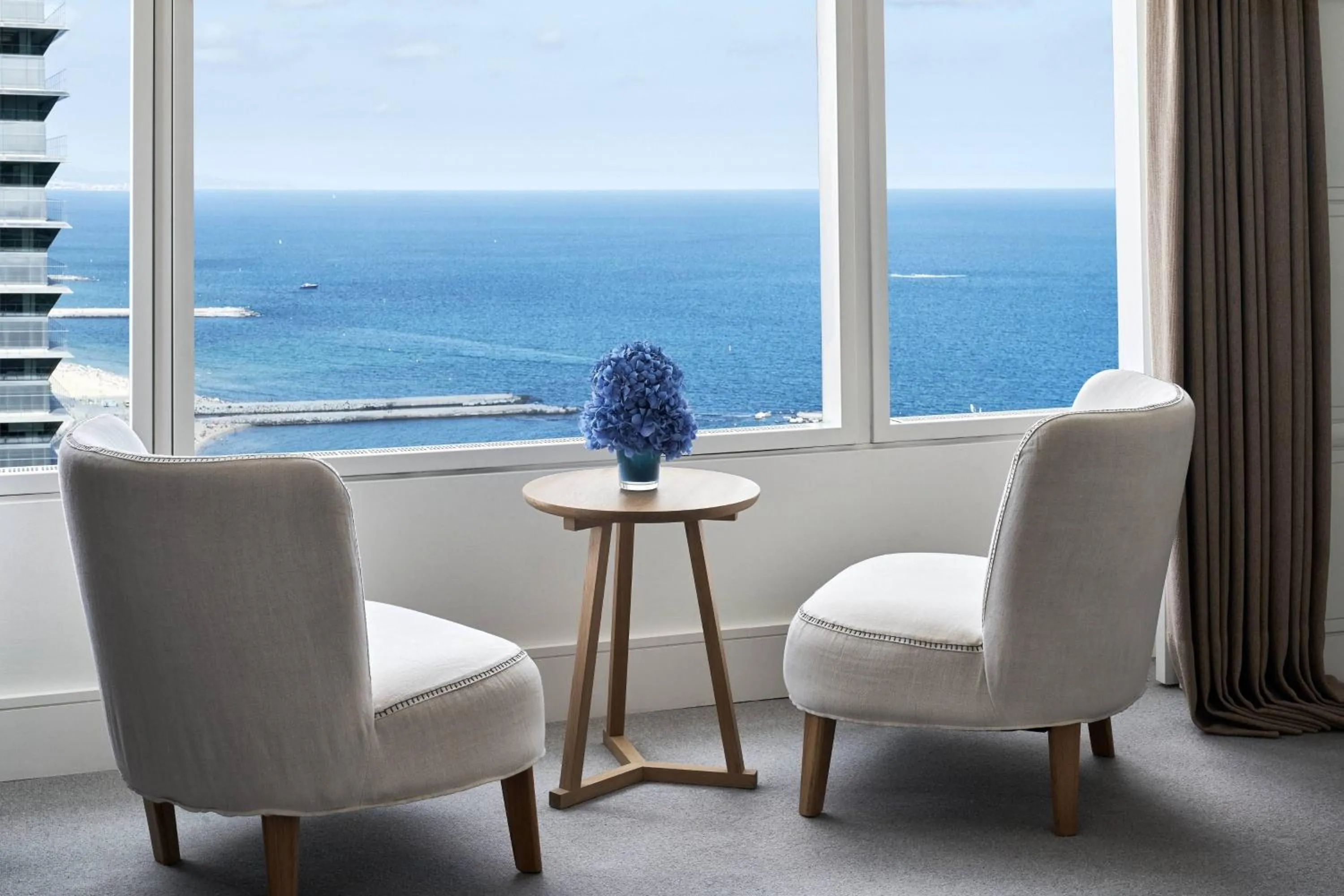 Living room in Hotel Arts Barcelona