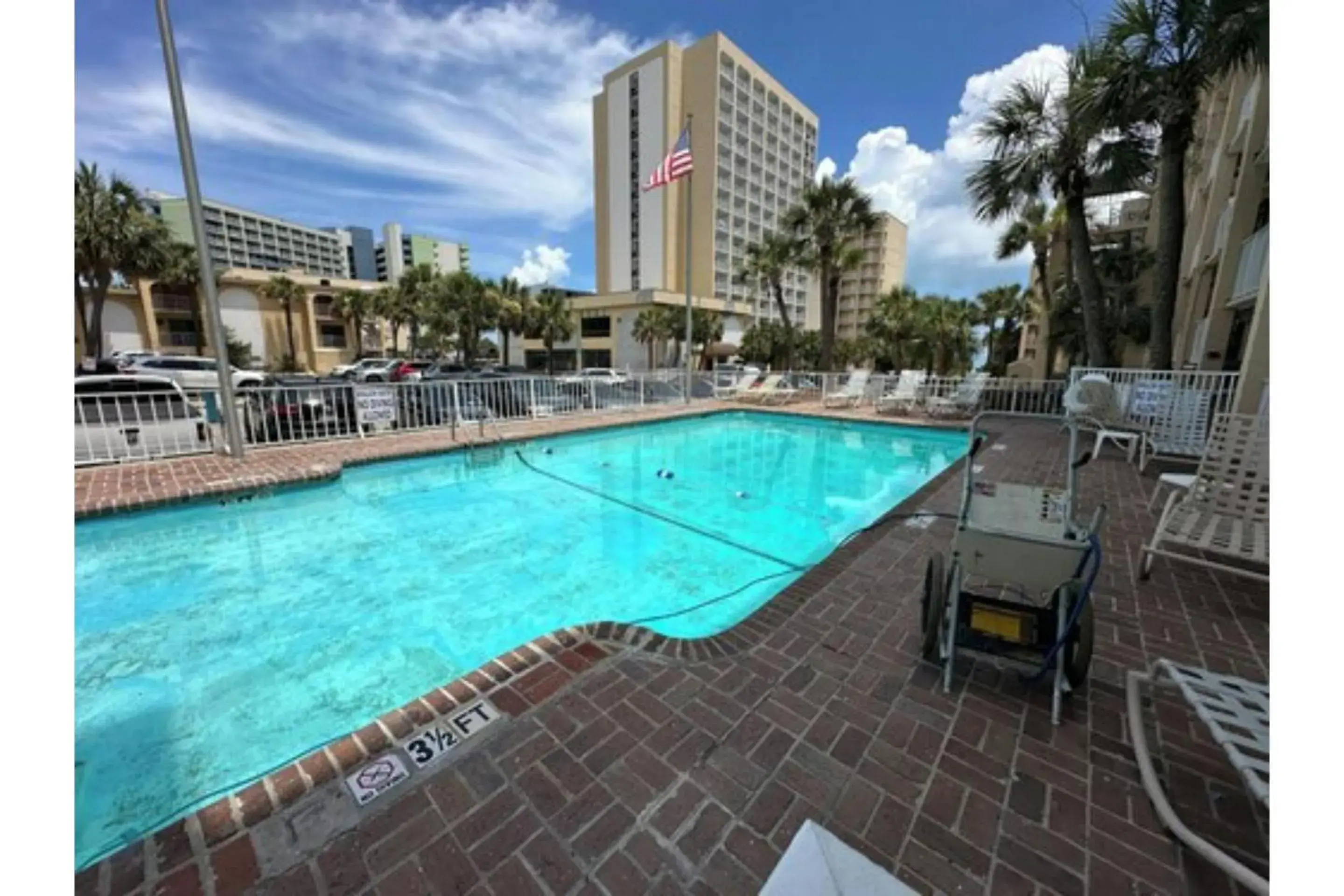 Swimming pool in Capital O Sunset Waves Hotel Myrtle Beach Oceanfront Swimming pool in Capital O Sunset Waves Hotel Myrtle Beach Oceanfront