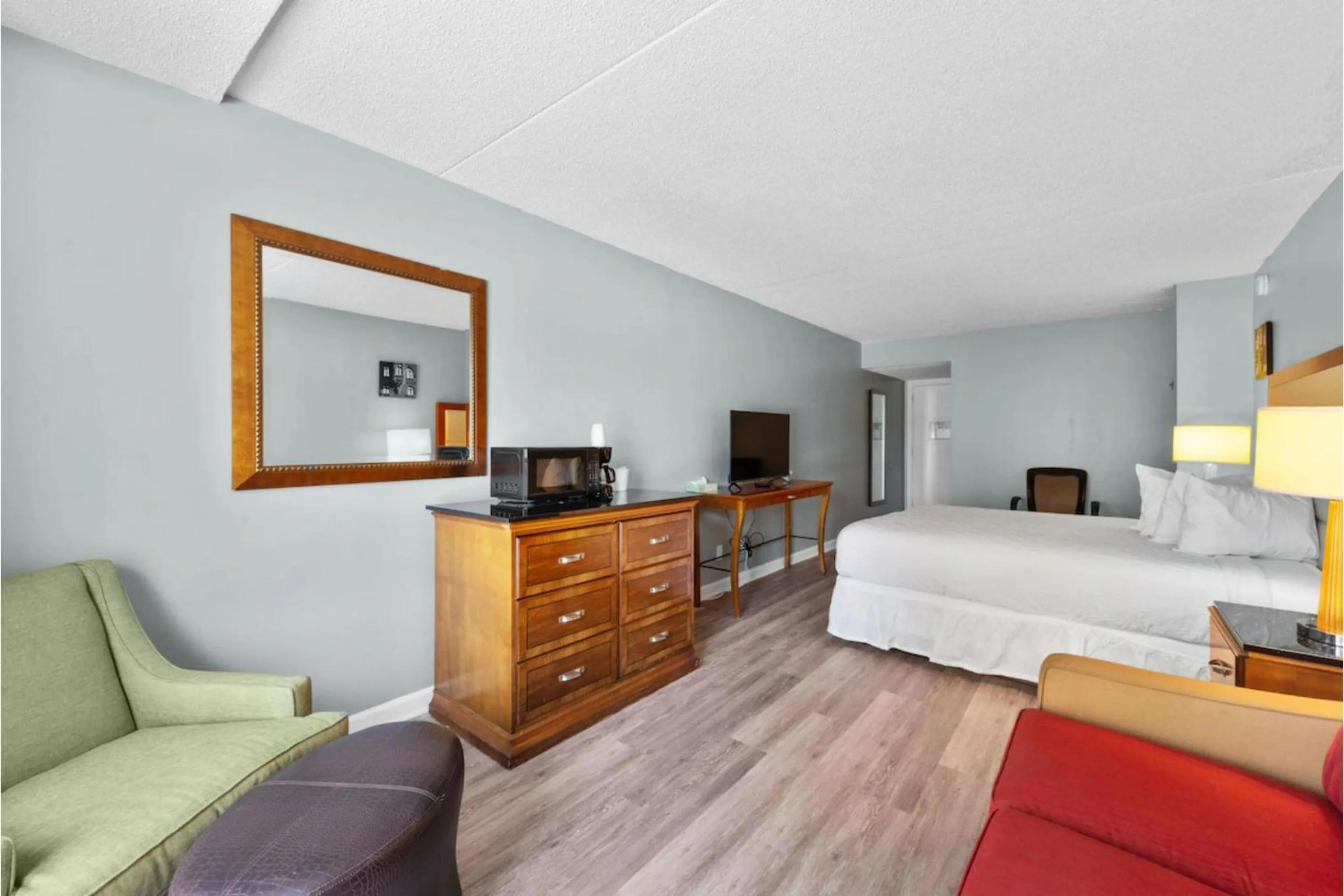 Bedroom, Bed in Capital O Sunset Waves Hotel Myrtle Beach Oceanfront