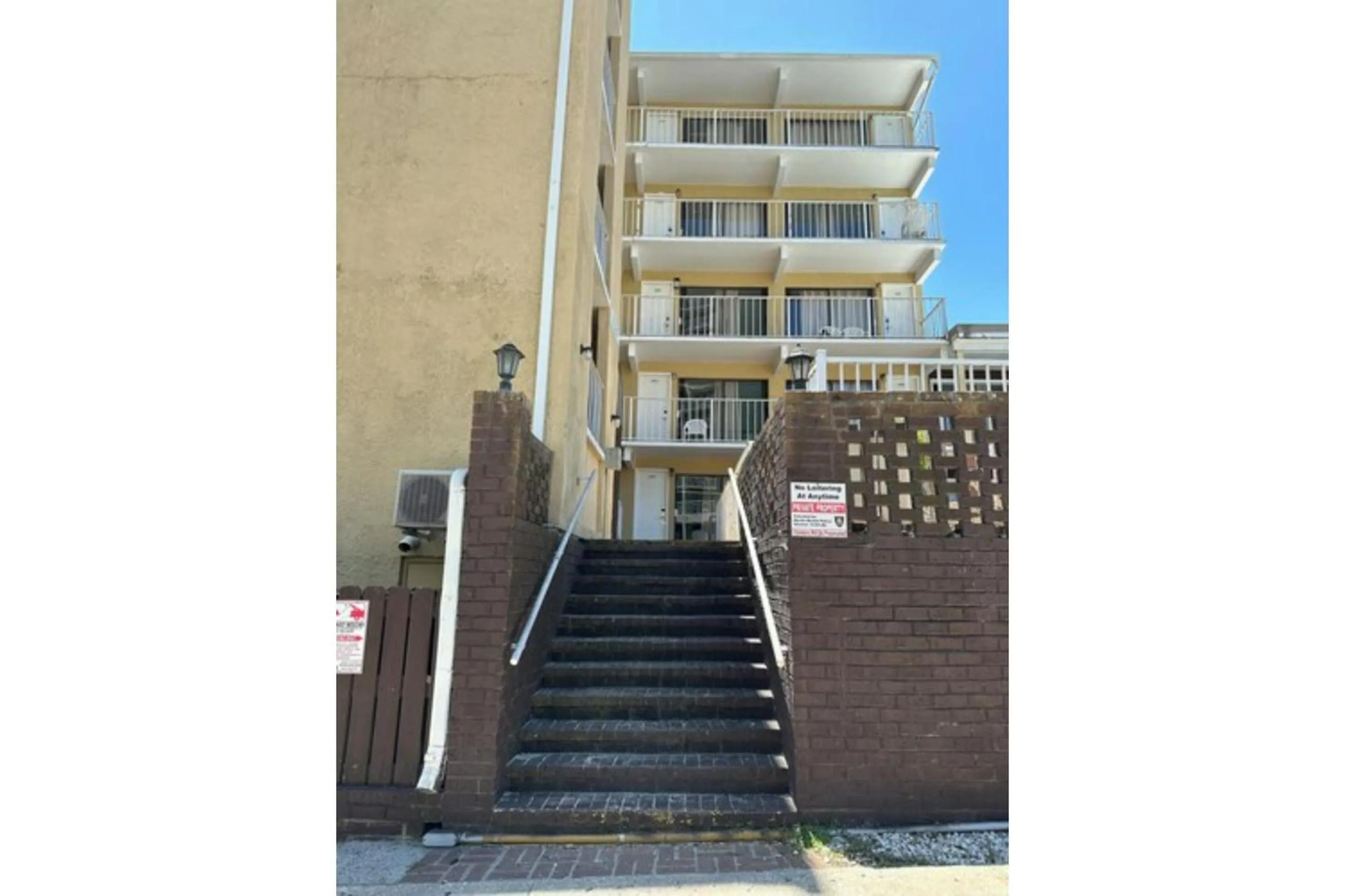 Property building in Capital O Sunset Waves Hotel Myrtle Beach Oceanfront