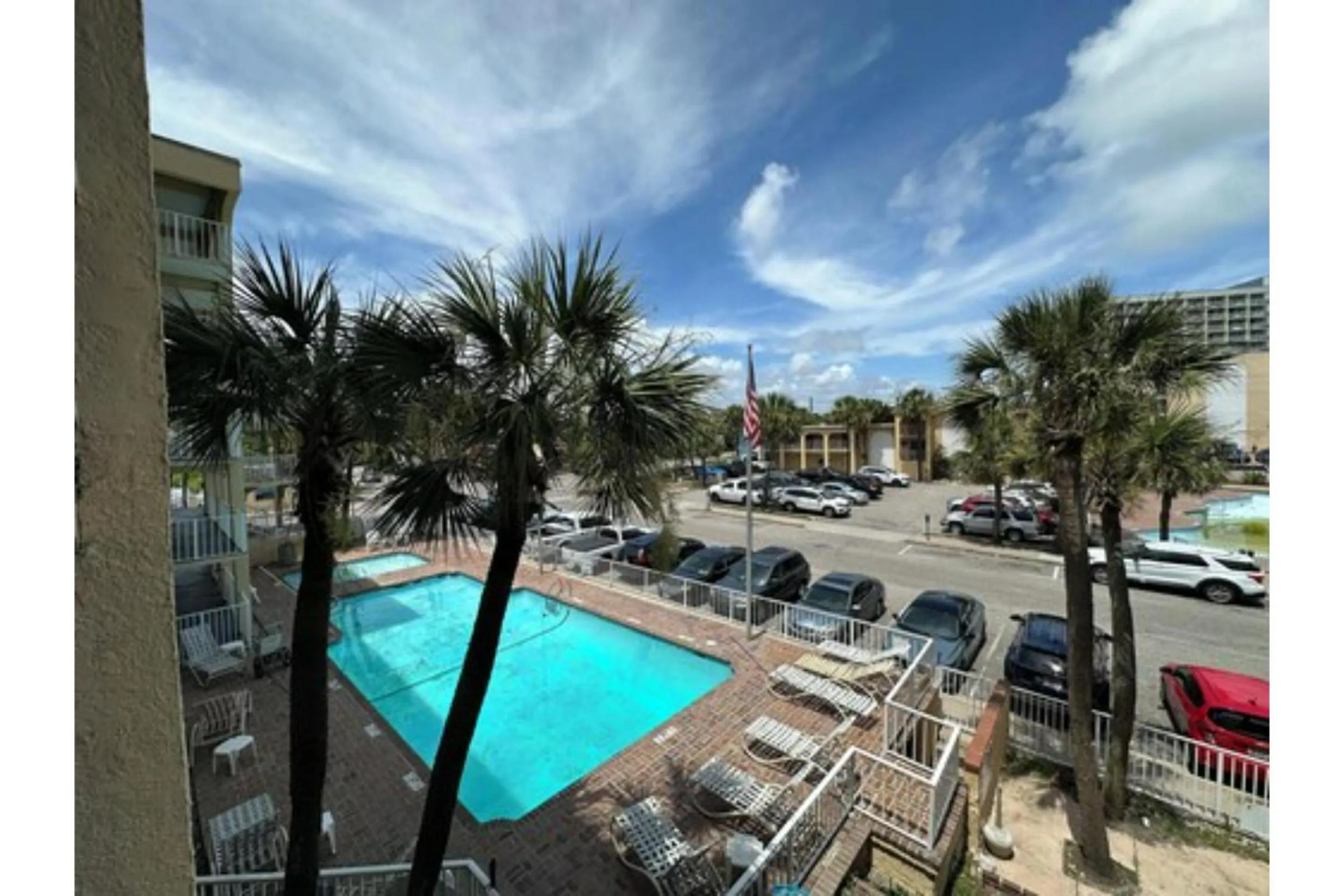 Facade/entrance in Capital O Sunset Waves Hotel Myrtle Beach Oceanfront