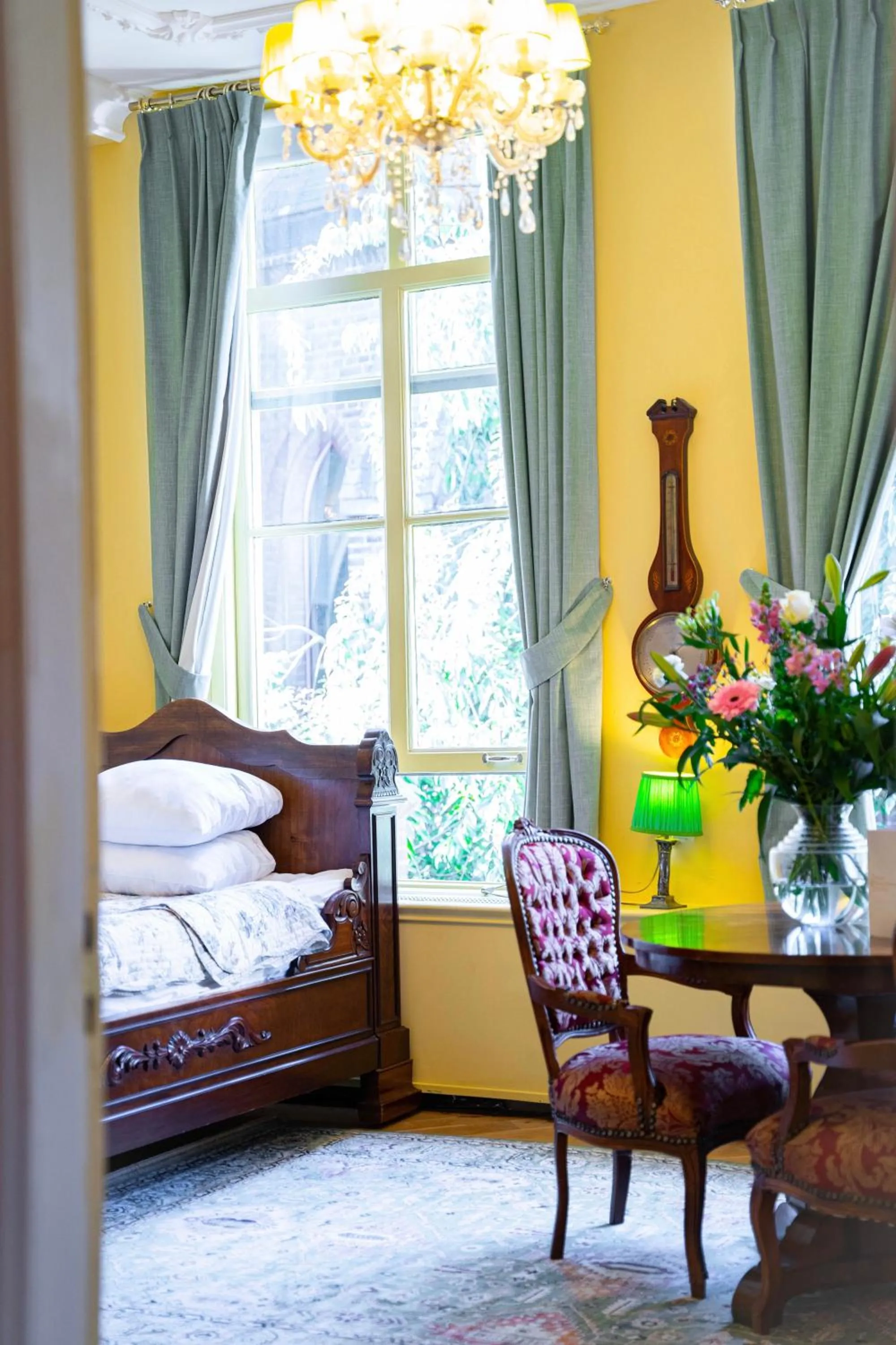 Dining area, Bed in Boutique Hotel Museumkwartier