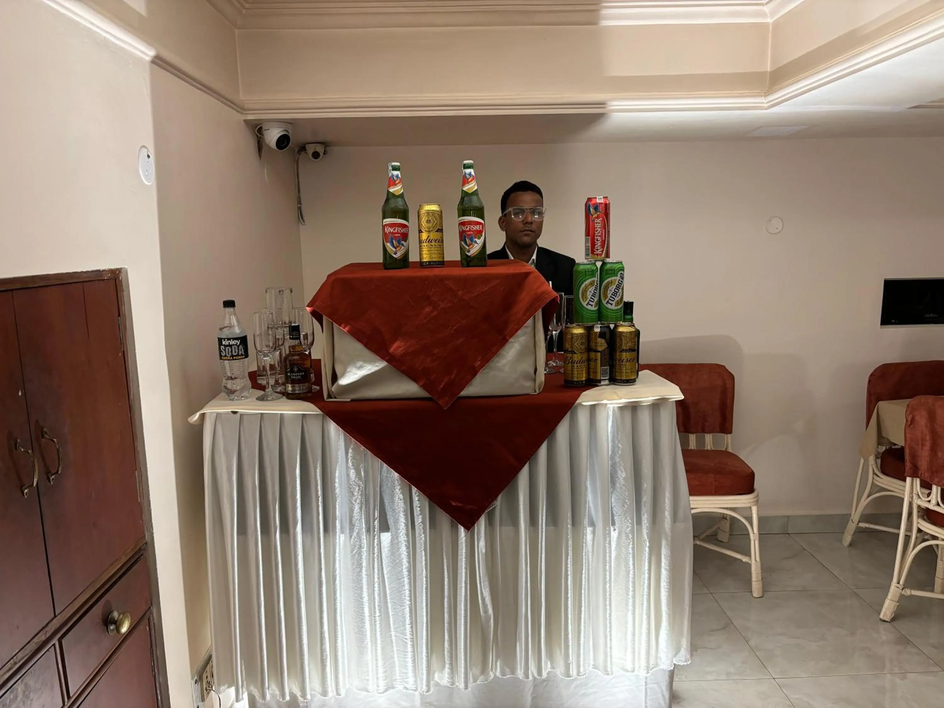 Restaurant/places to eat in Hotel Pradeep