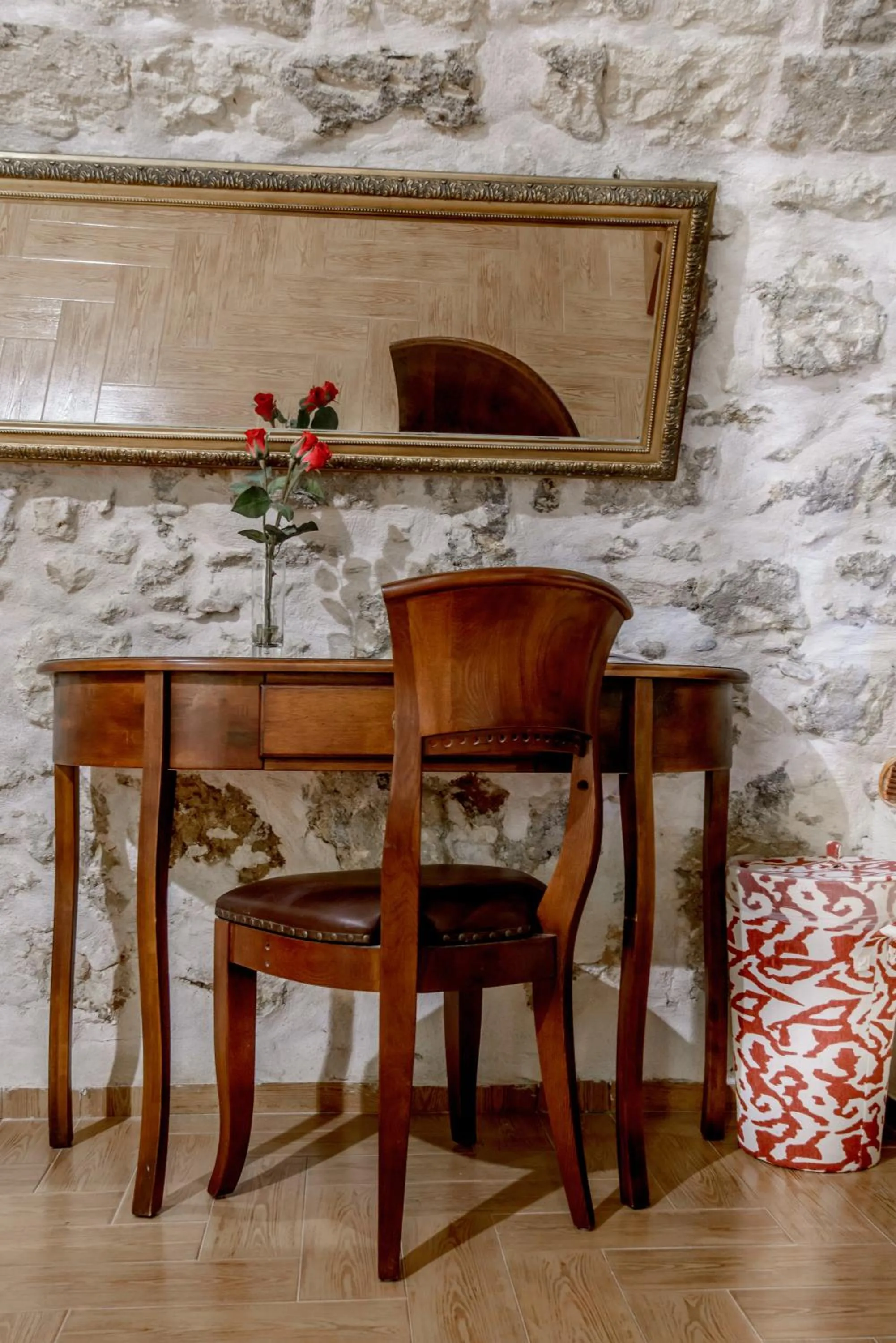 Decorative detail in Leo Hotel