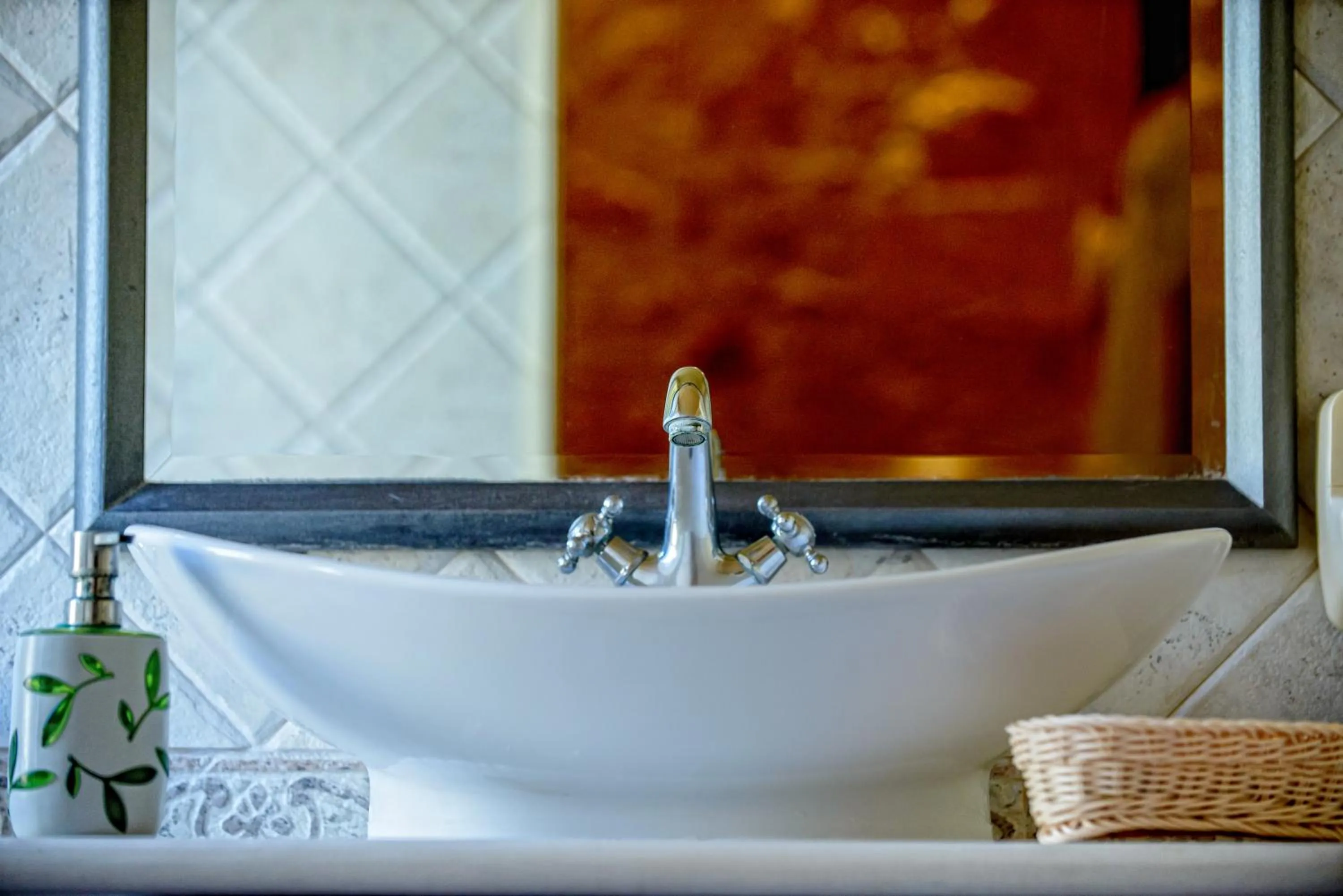 Bathroom in Leo Hotel