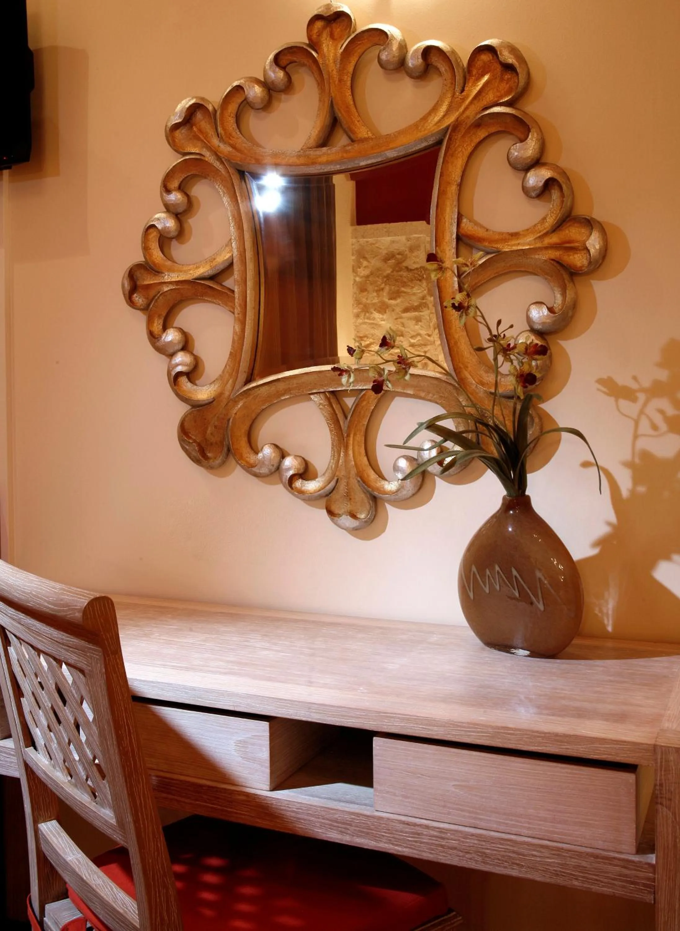 Bedroom in Leo Hotel