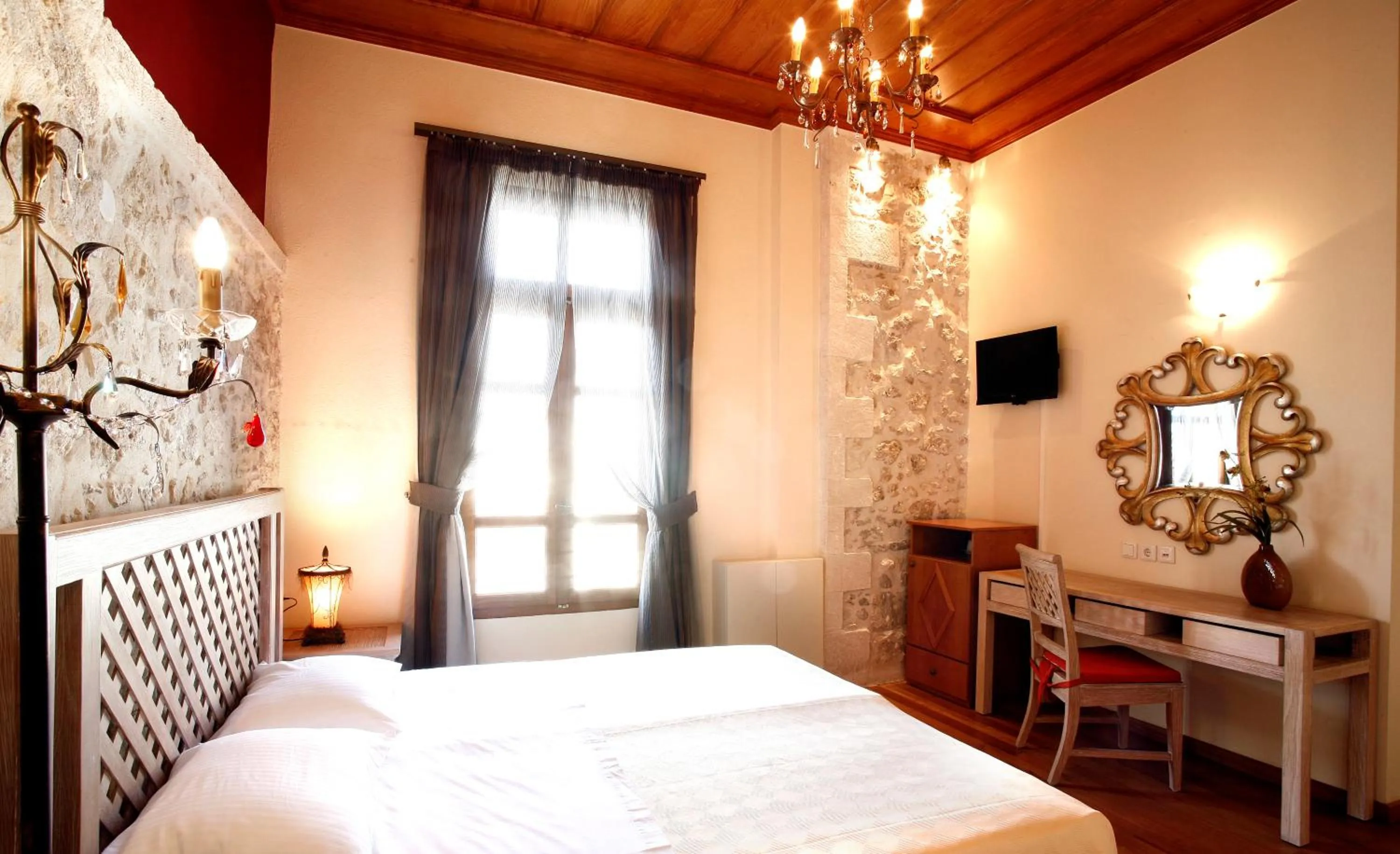 Bedroom, Bed in Leo Hotel