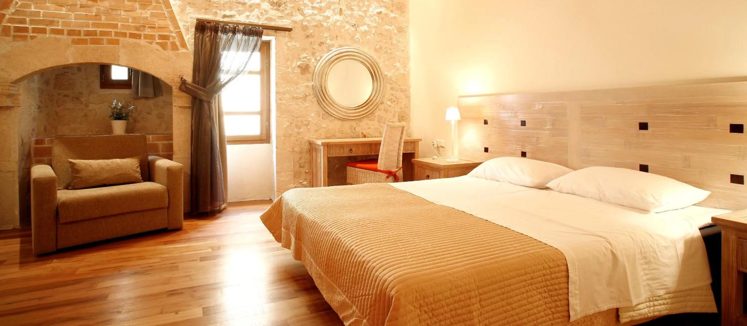 Bedroom, Bed in Leo Hotel