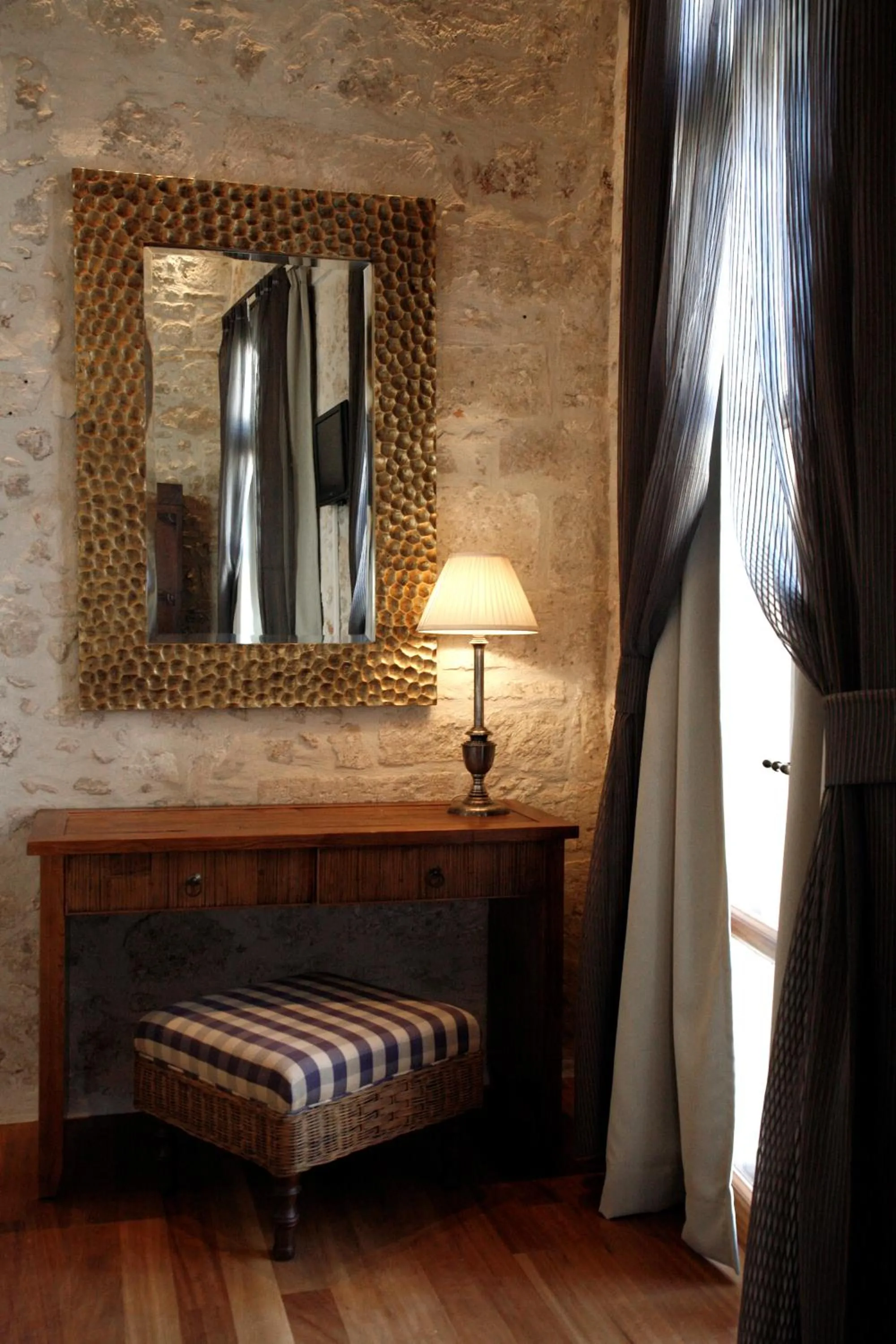 Bedroom, Bed in Leo Hotel