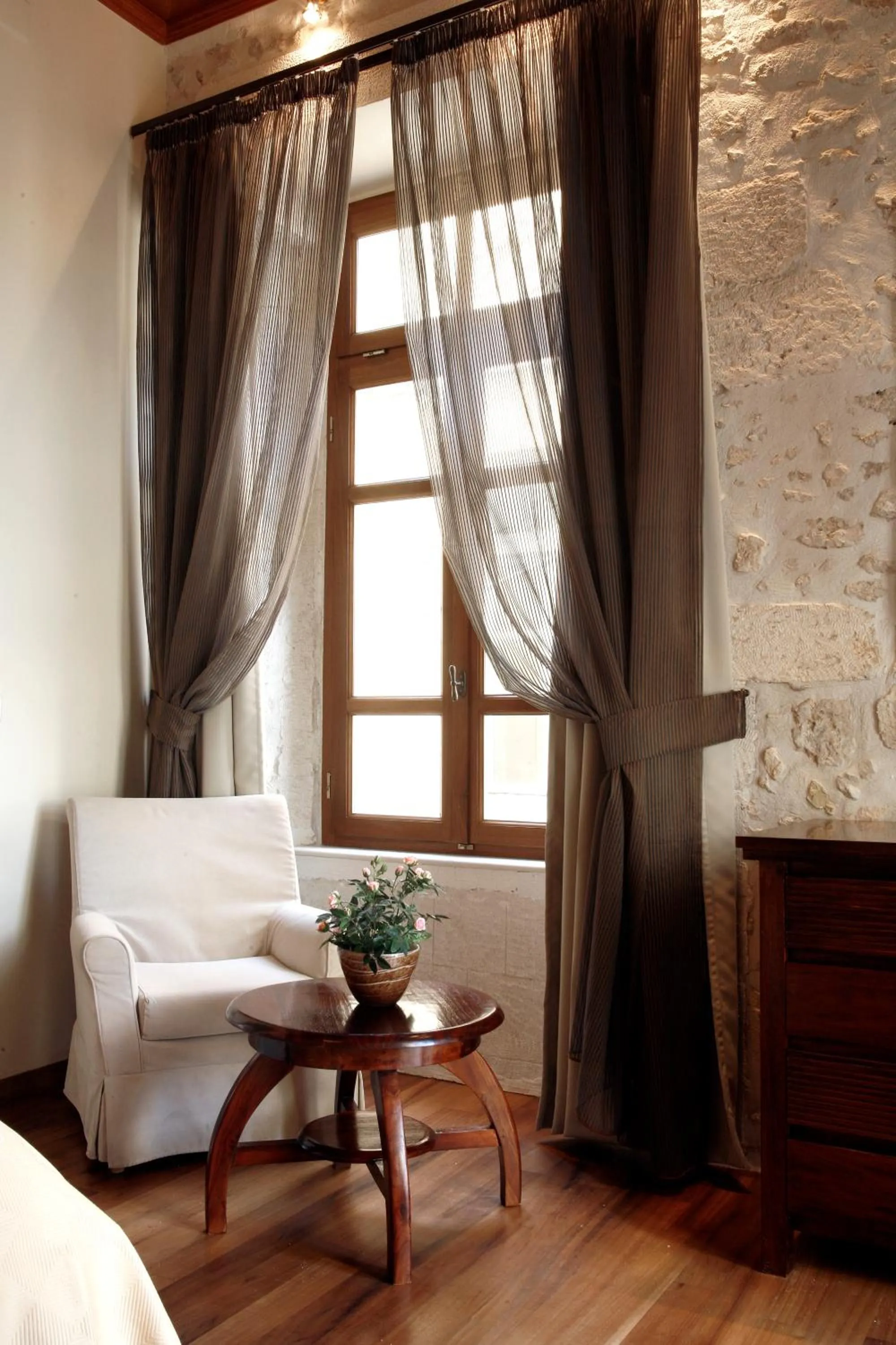 Bedroom, Bed in Leo Hotel