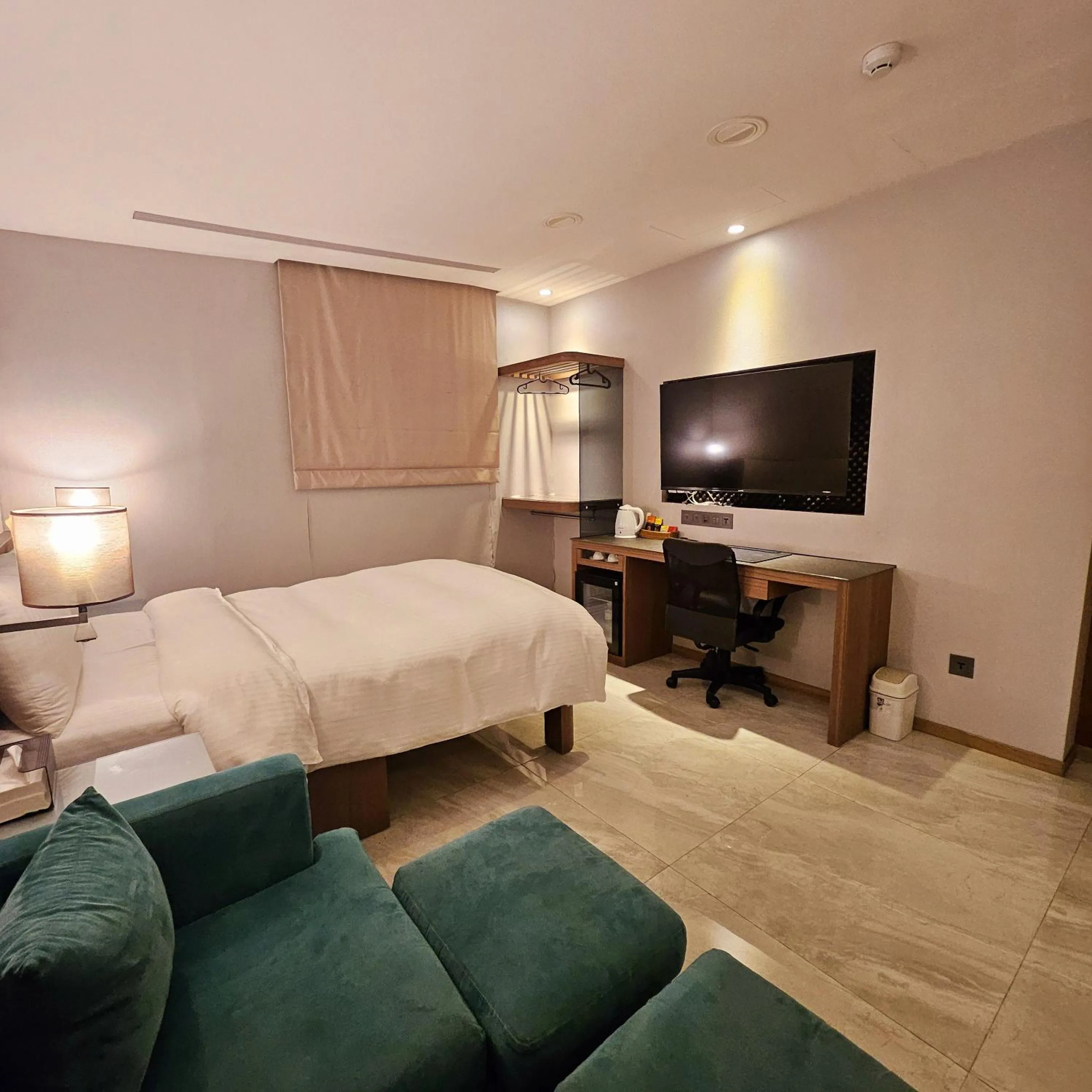 Communal lounge/ TV room, Bed in Beauty Hotels Taipei - B7 Journey