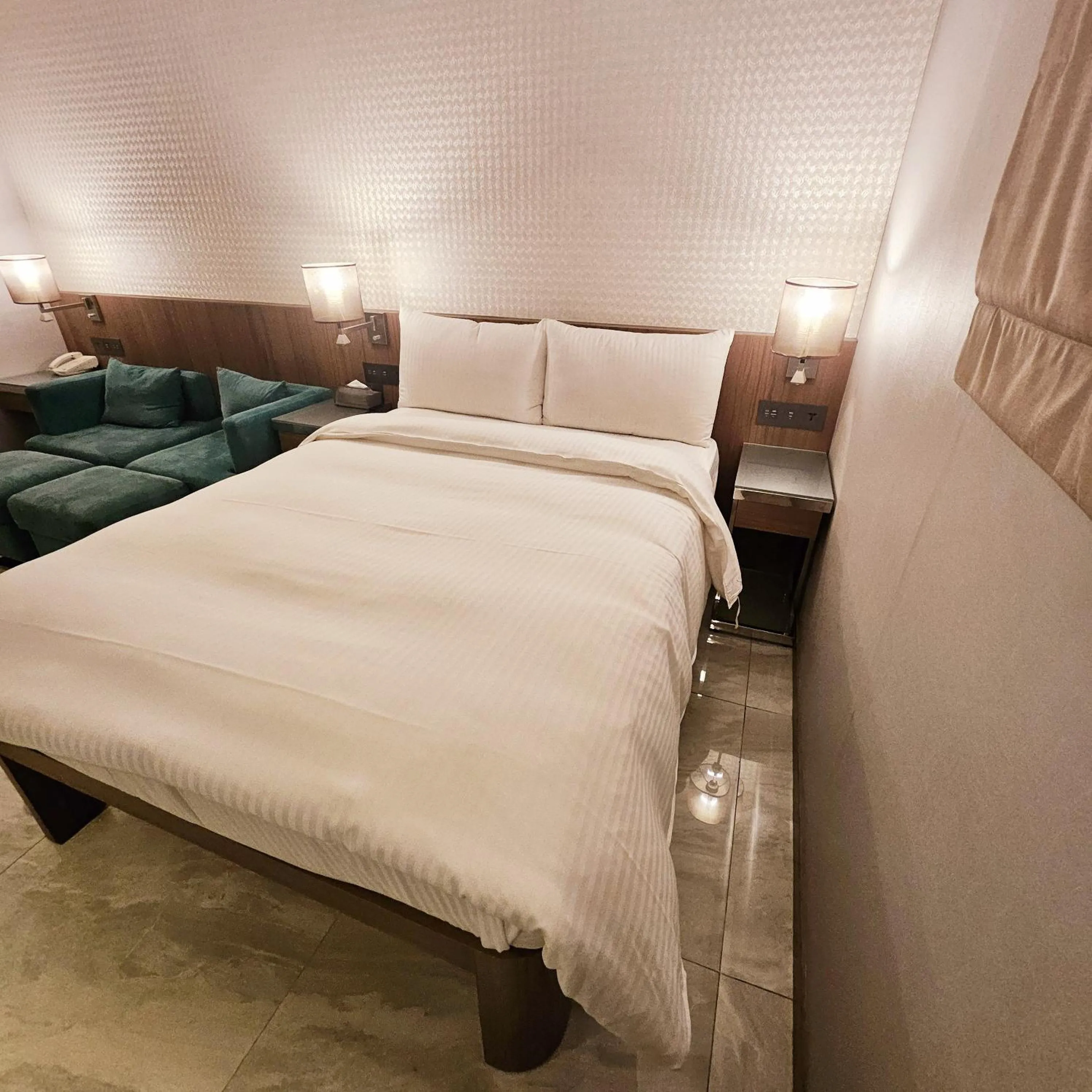 Photo of the whole room, Bed in Beauty Hotels Taipei - B7 Journey