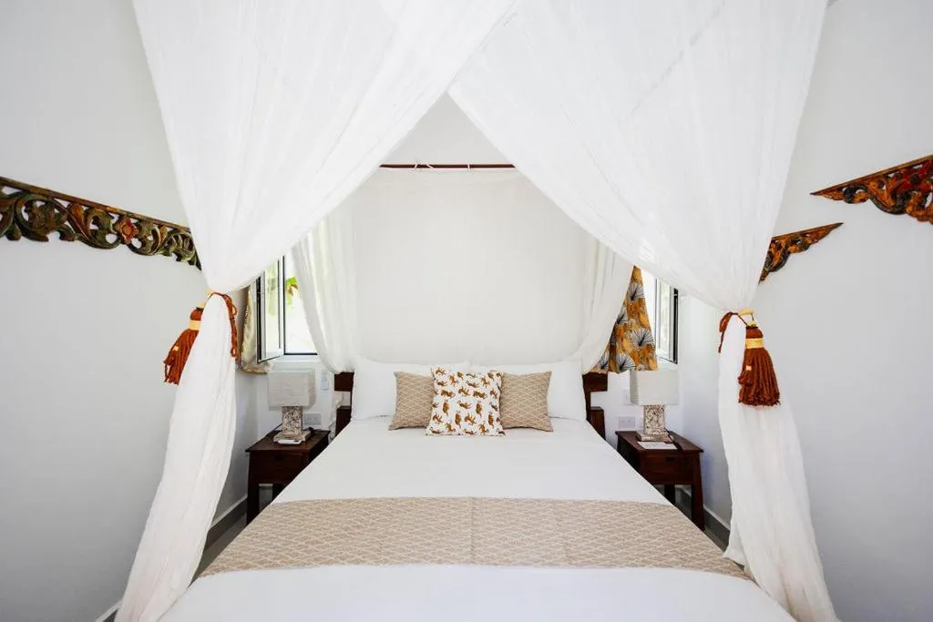 Photo of the whole room, Bed in Bali Style Boutique Hotel