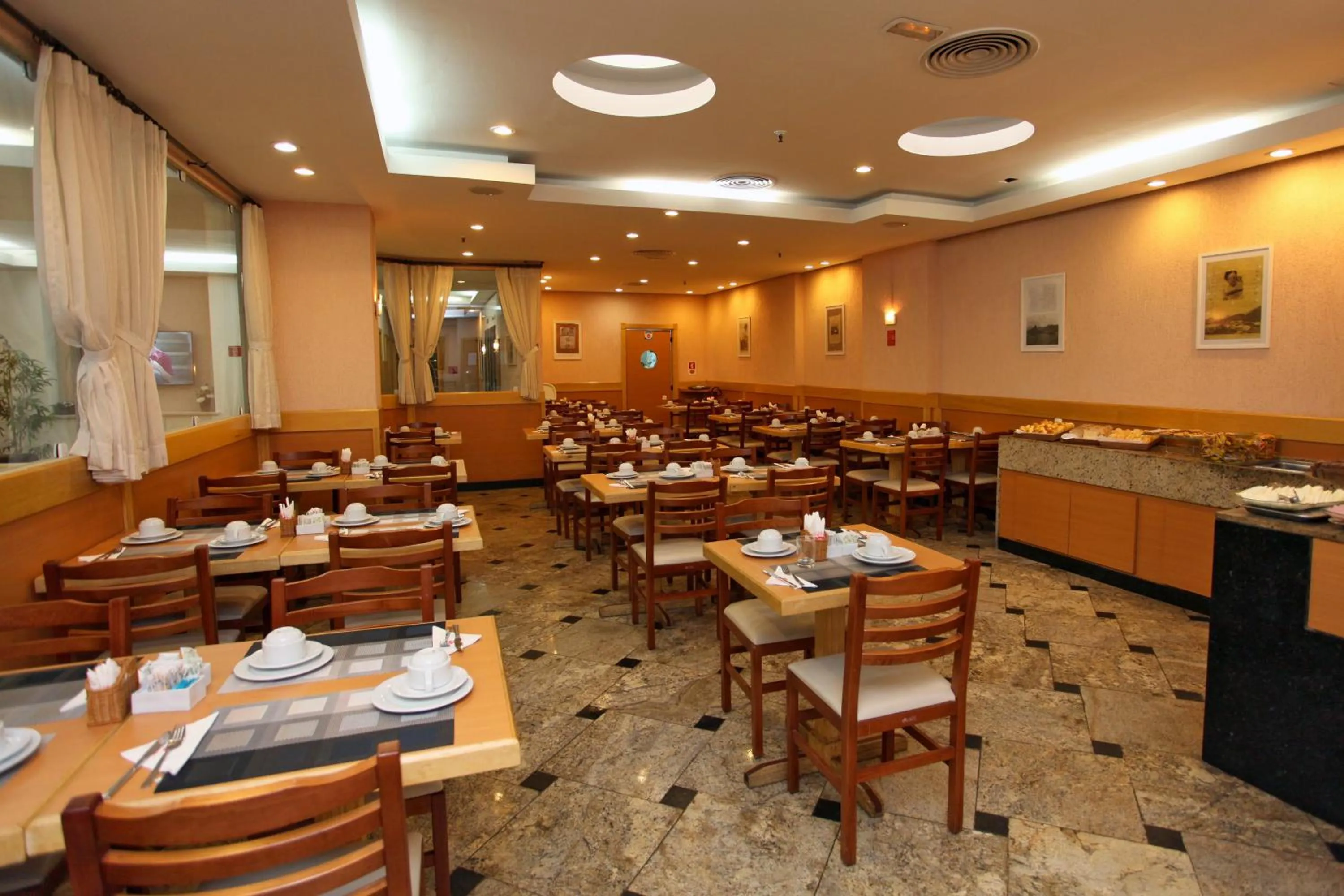 Restaurant/places to eat in Hotel Vermont Ipanema